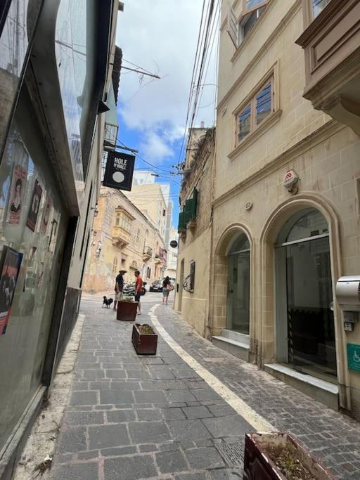 Sliema Piccolo- Steps away to everything view 2