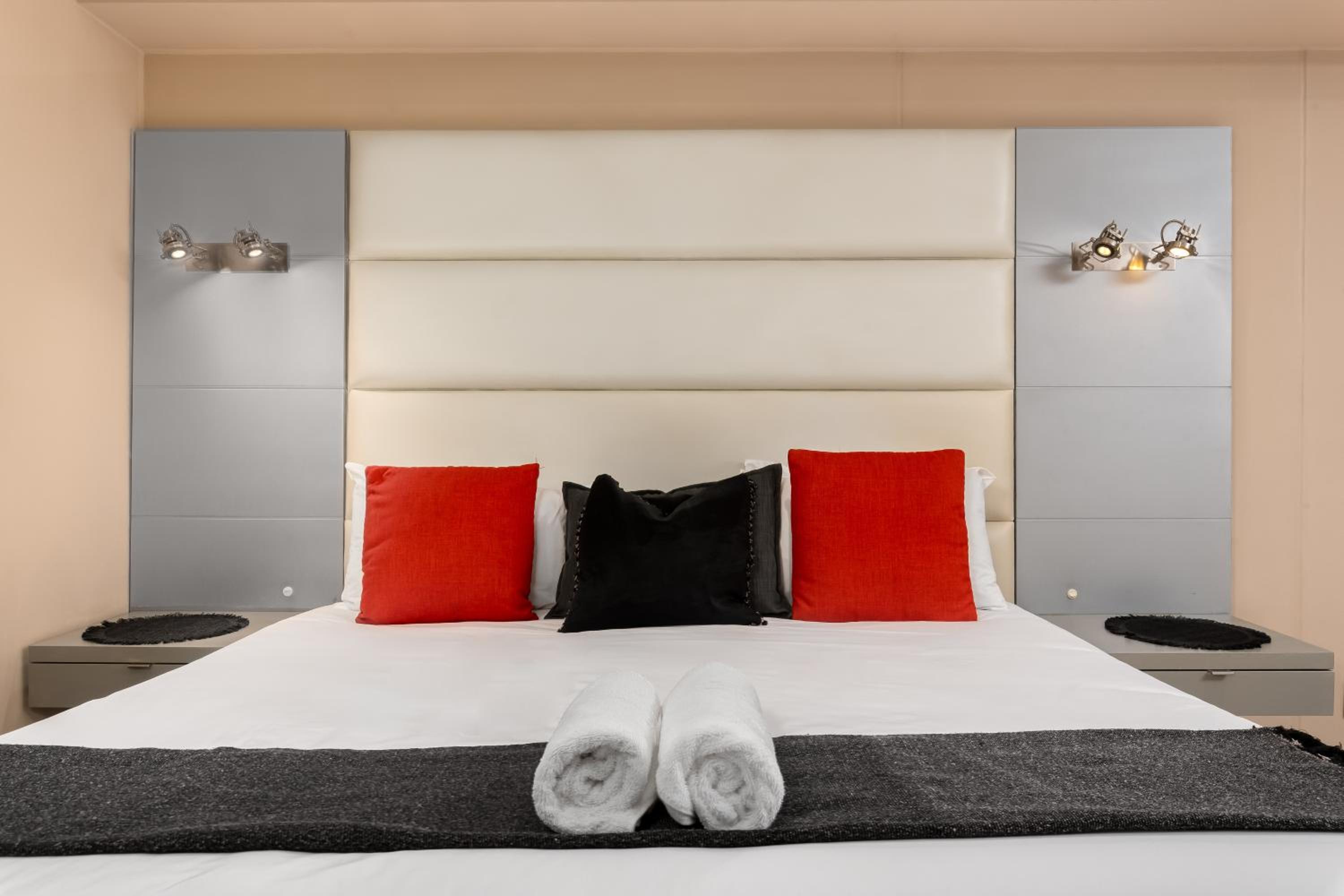 Icon Apartments