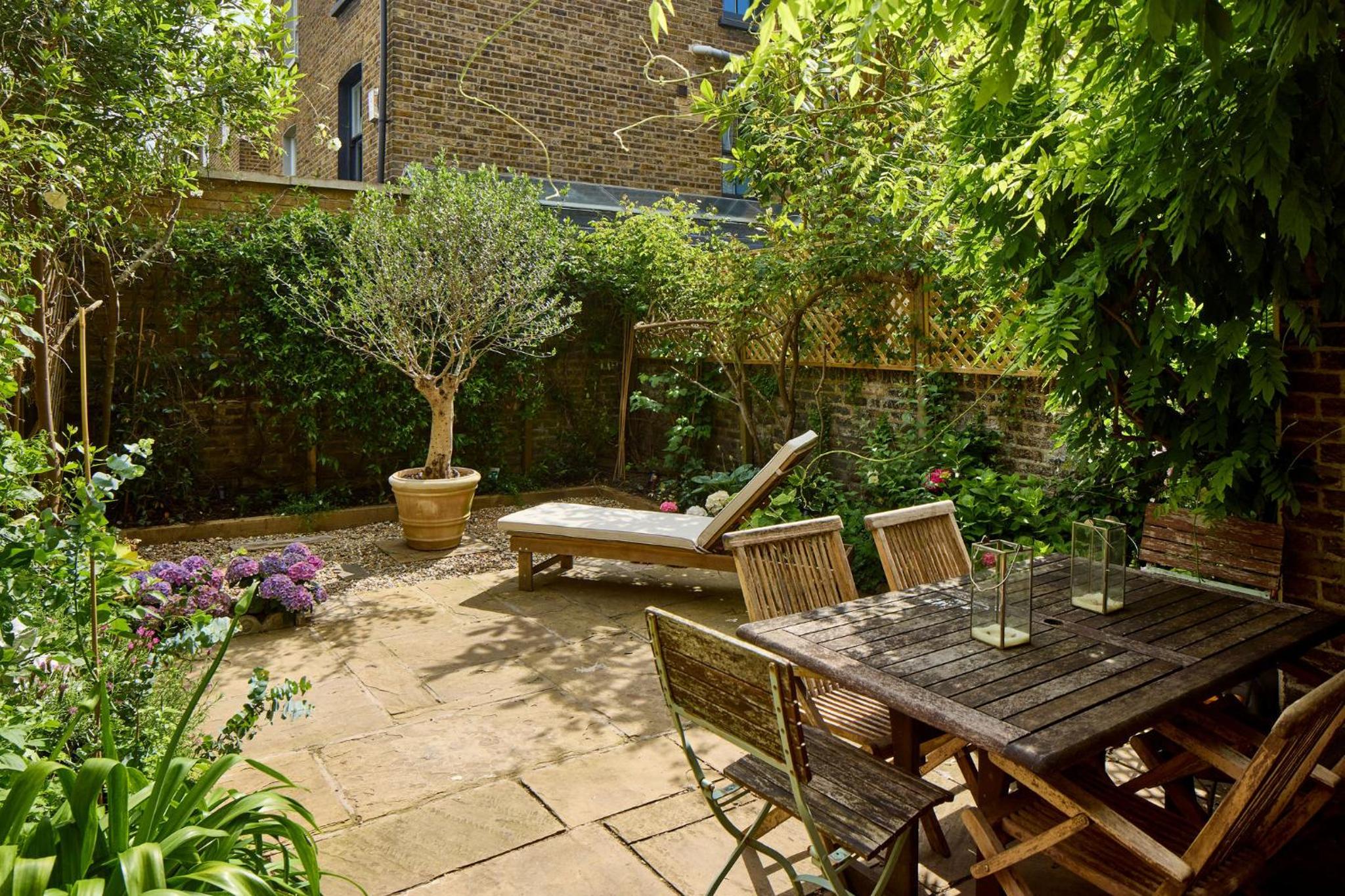 Veeve - Enchanting Garden Getaway