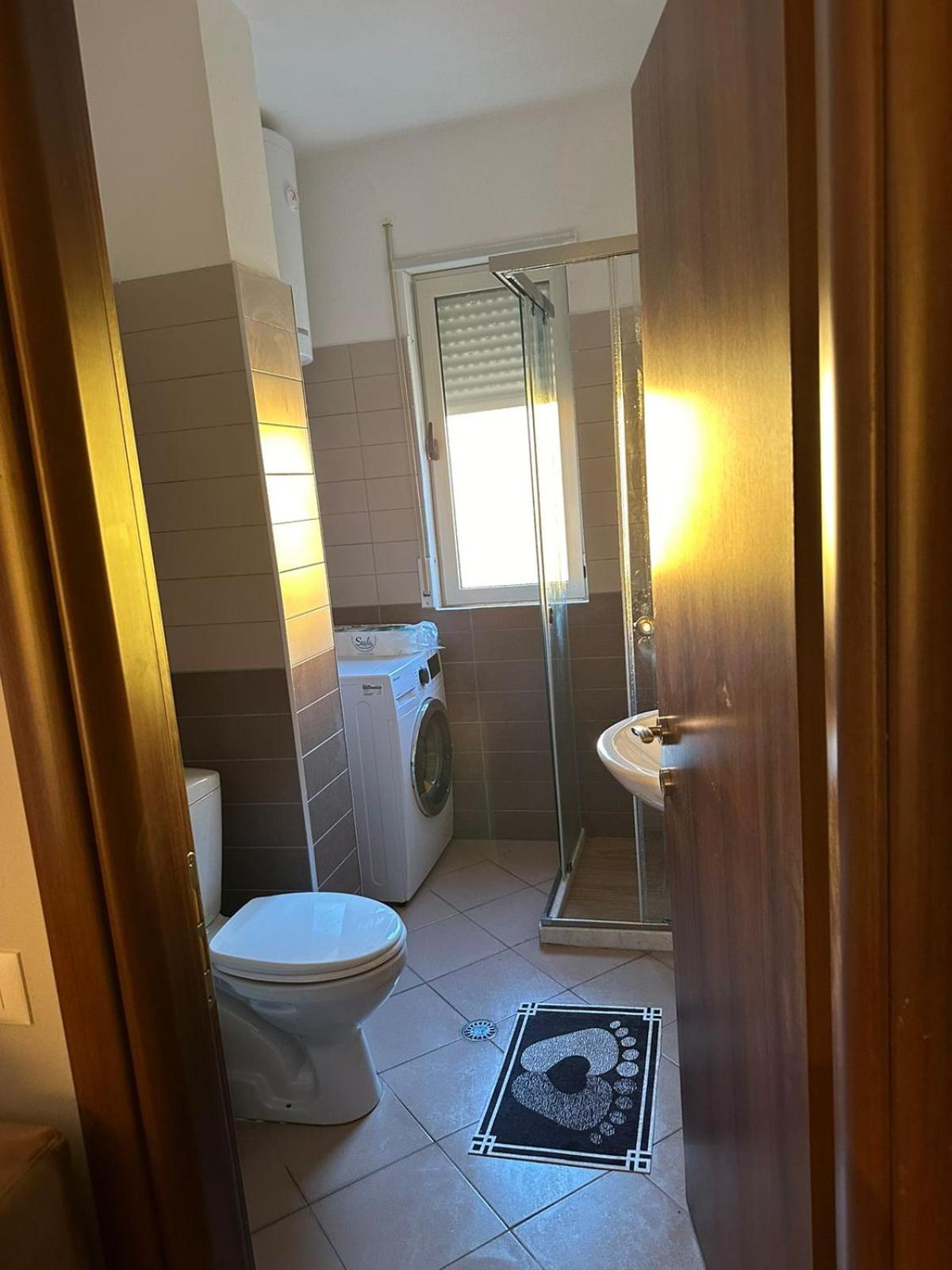 Dea Apartament Durrës, Golem