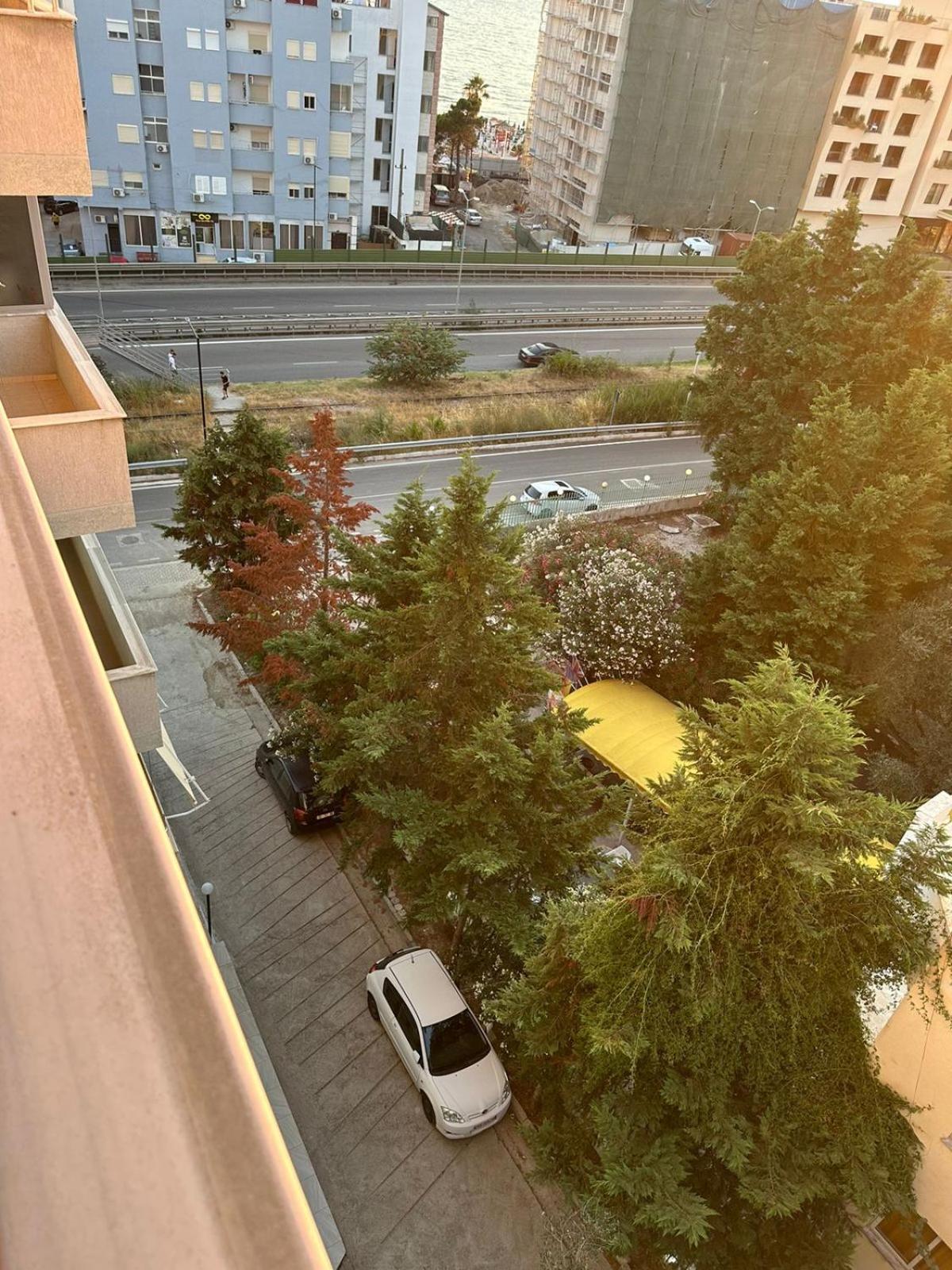 Dea Apartament Durrës, Golem