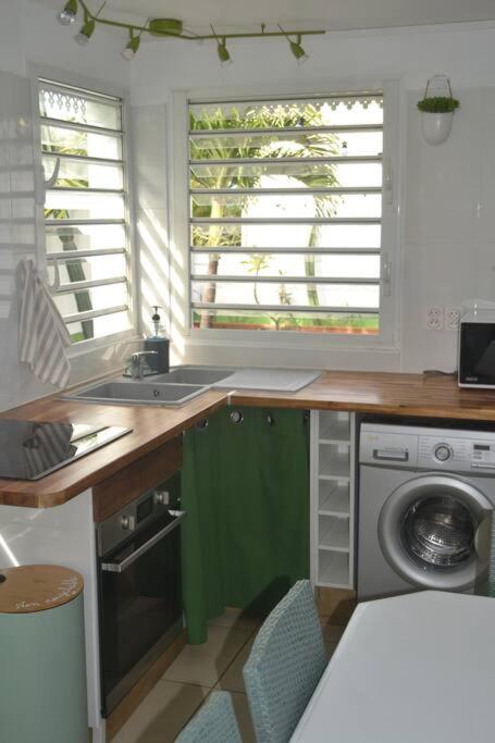 " Kalaoula", trois chambres, jardin cosy, spa, cinq mn plage, Terre-Sainte view 2