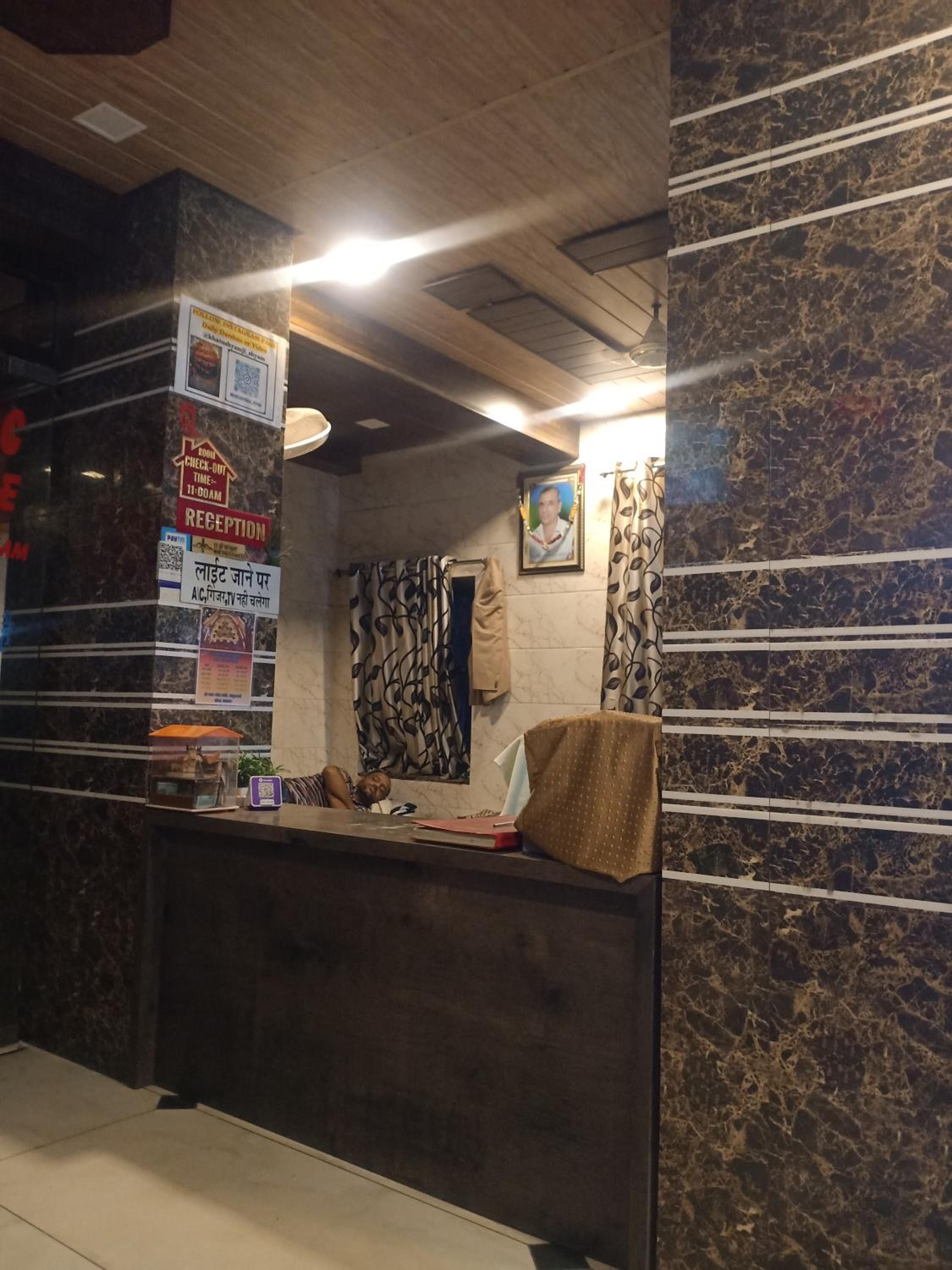 Lobby & Reception