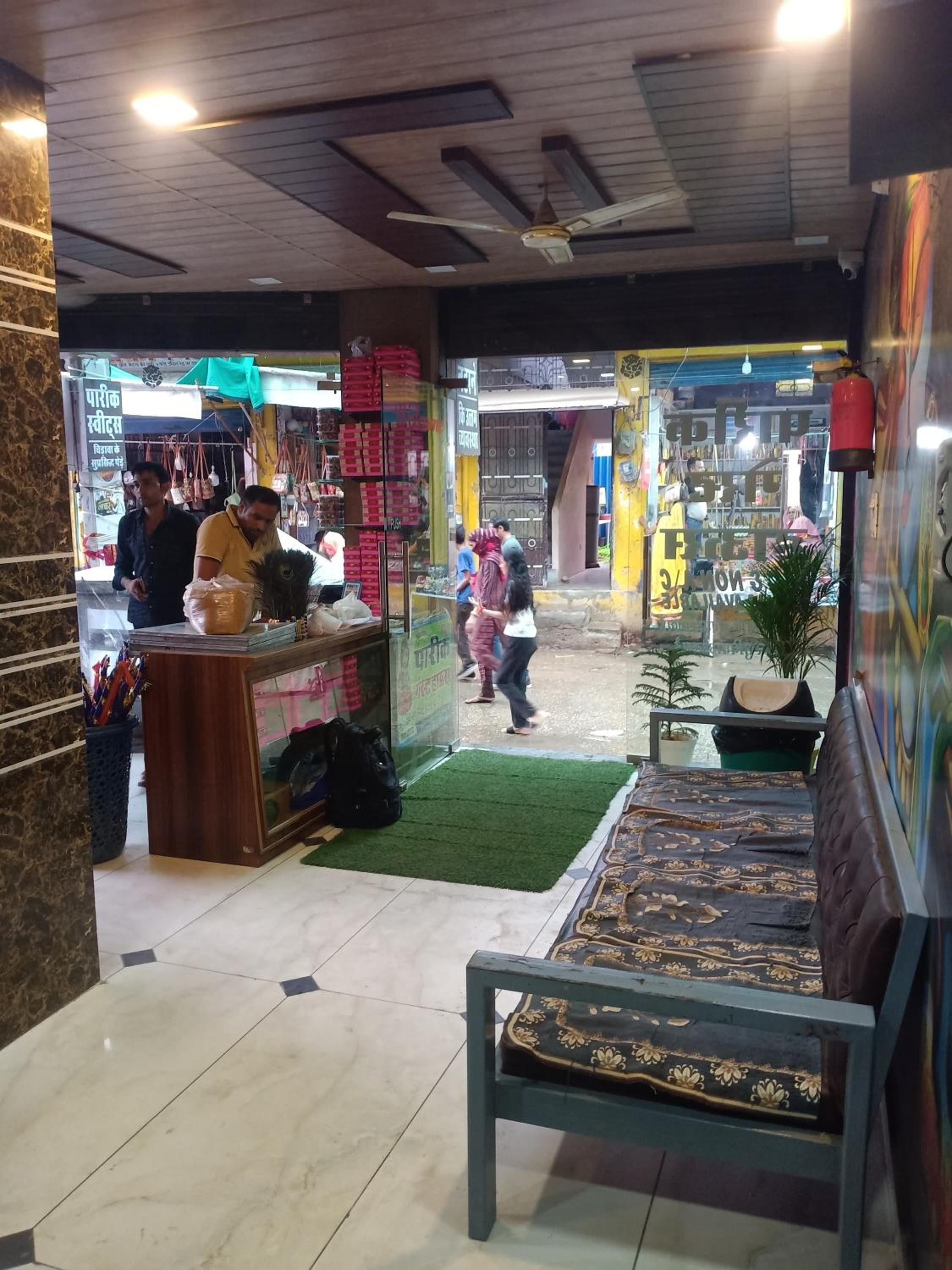Lobby & Reception