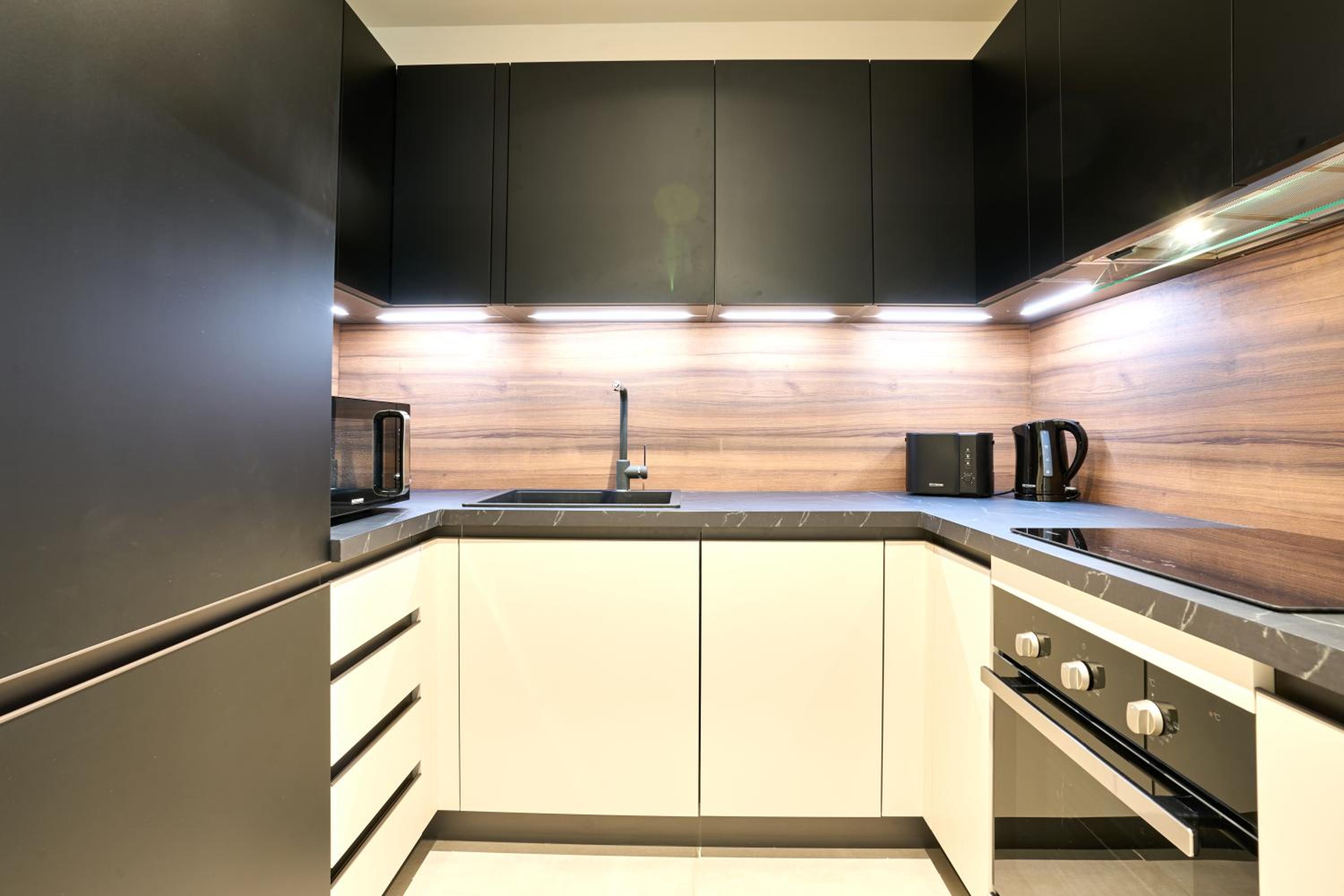 Luxury Apartment with Panoramic Sea views in Mercury Towers photo 4