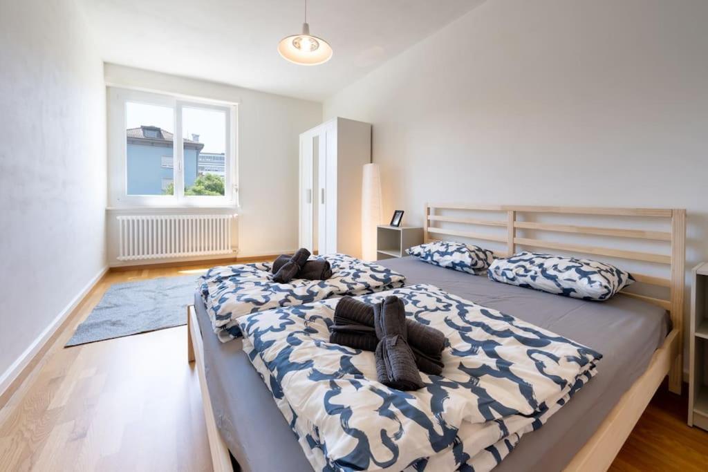 Your Perfect Zurich Getaway With 3 Bedrooms & WIFI