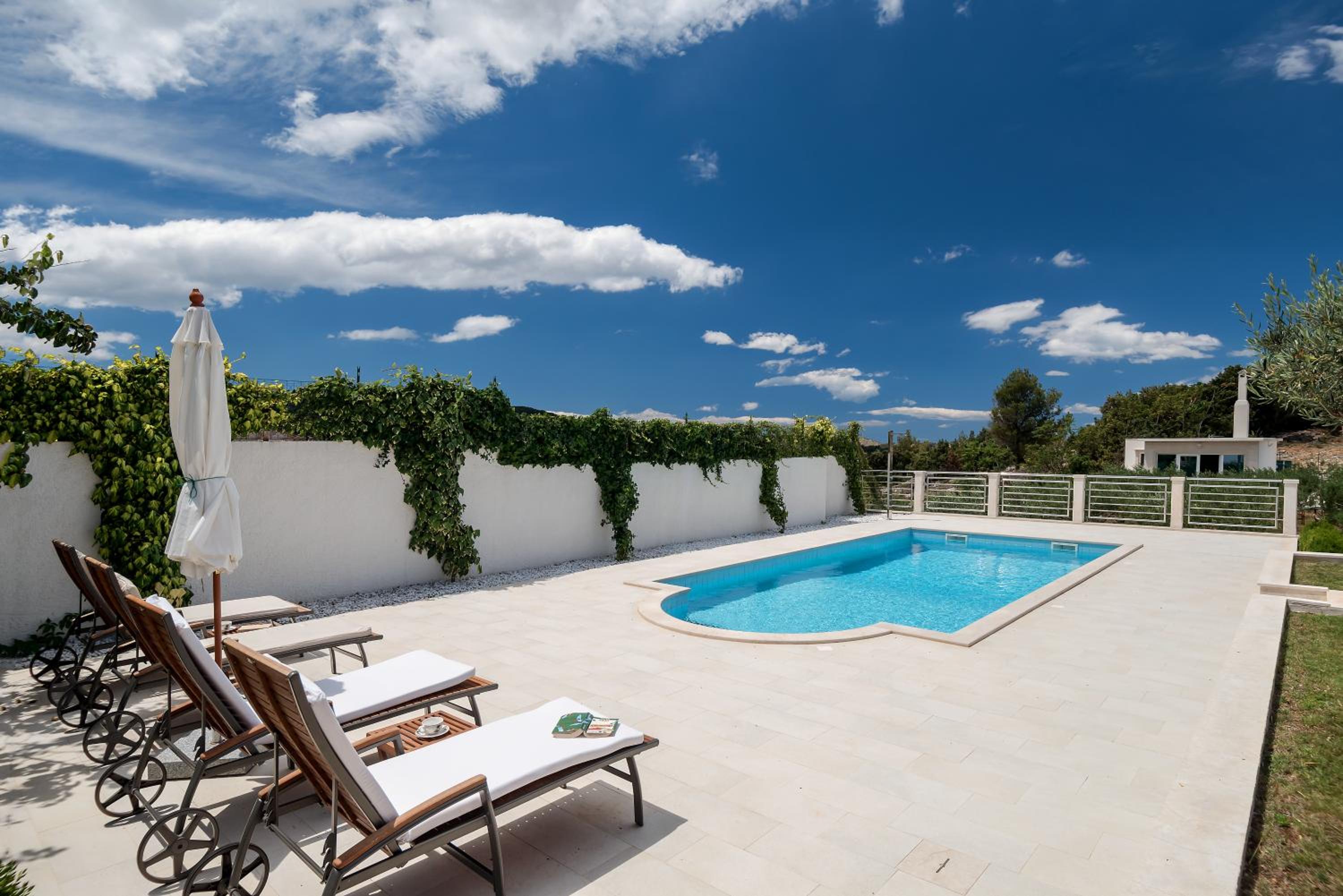 Villa Lilin San view 3