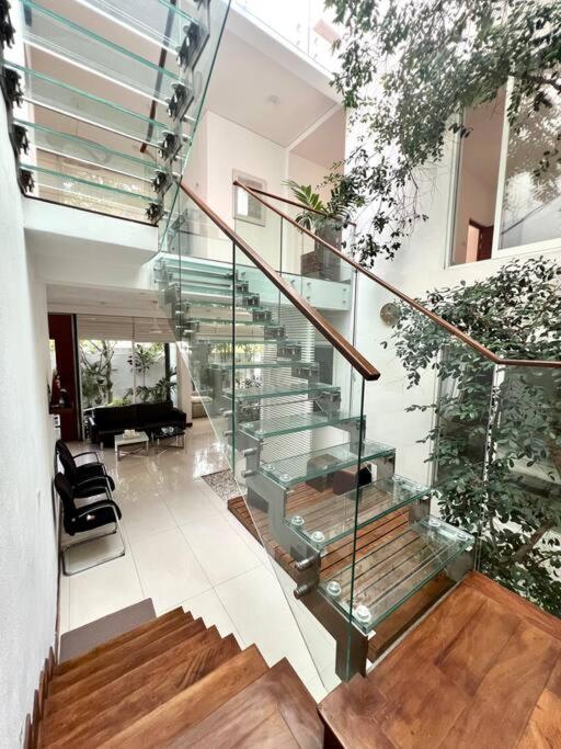 Modern and Luxurious 5-Bedroom Home view 3