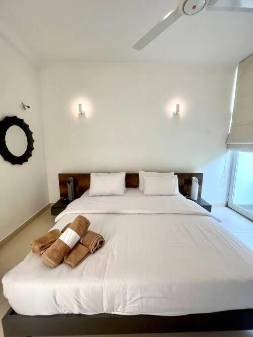 Modern and Luxurious 5-Bedroom Home view 4