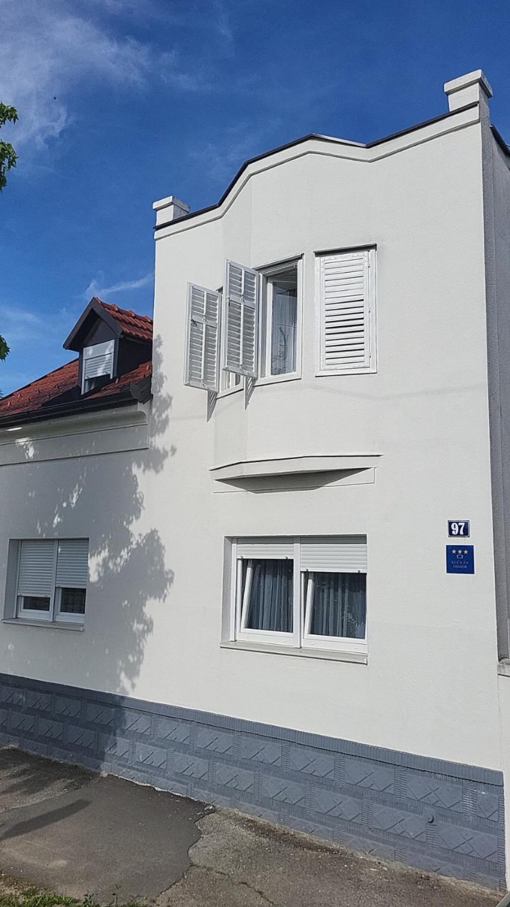 Hotel Aurora Inn - Image 1