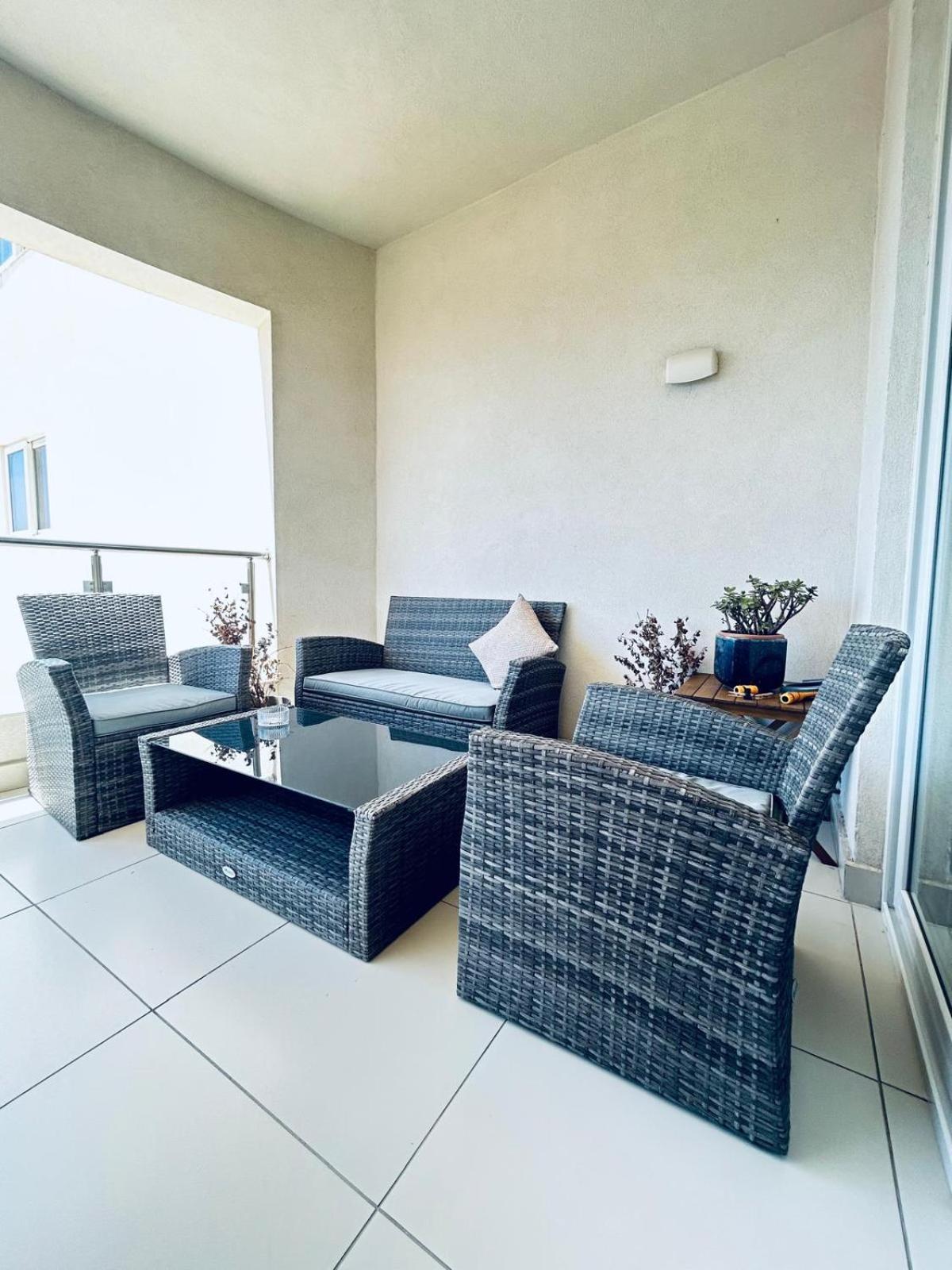 Luxury St Julians two bedroom apartment photo 3