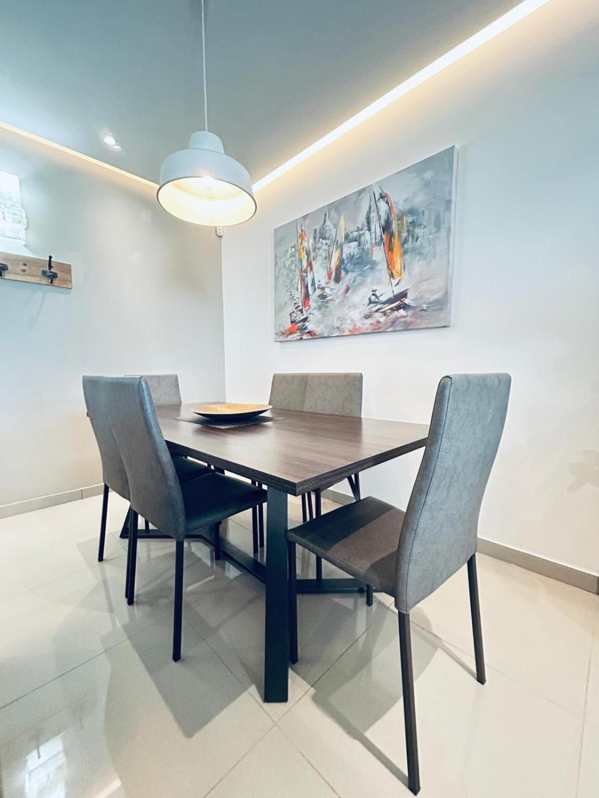 Luxury St Julians two bedroom apartment photo 4