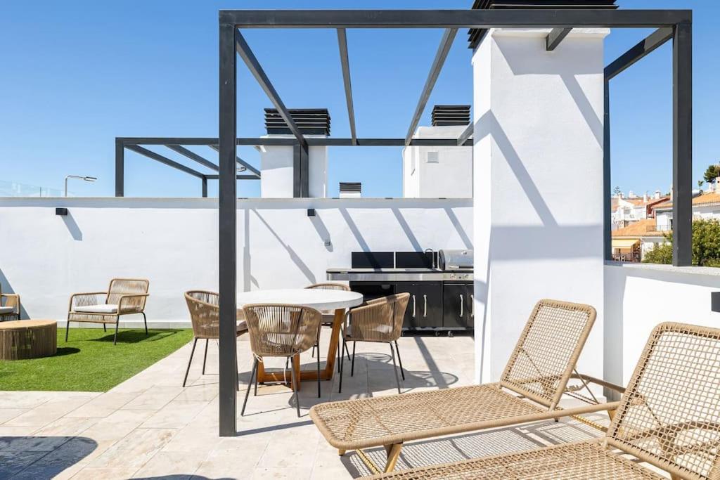 Luxury Carihuela with Private Jacuzzi by Ensuite