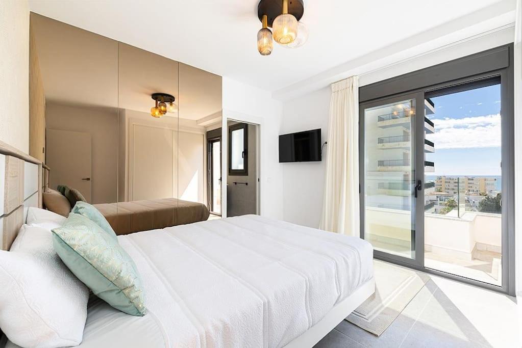 Luxury Carihuela with Private Jacuzzi by Ensuite