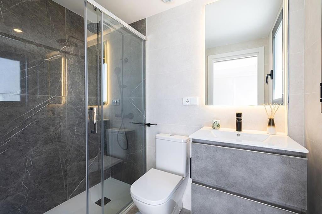 Luxury Carihuela with Private Jacuzzi by Ensuite