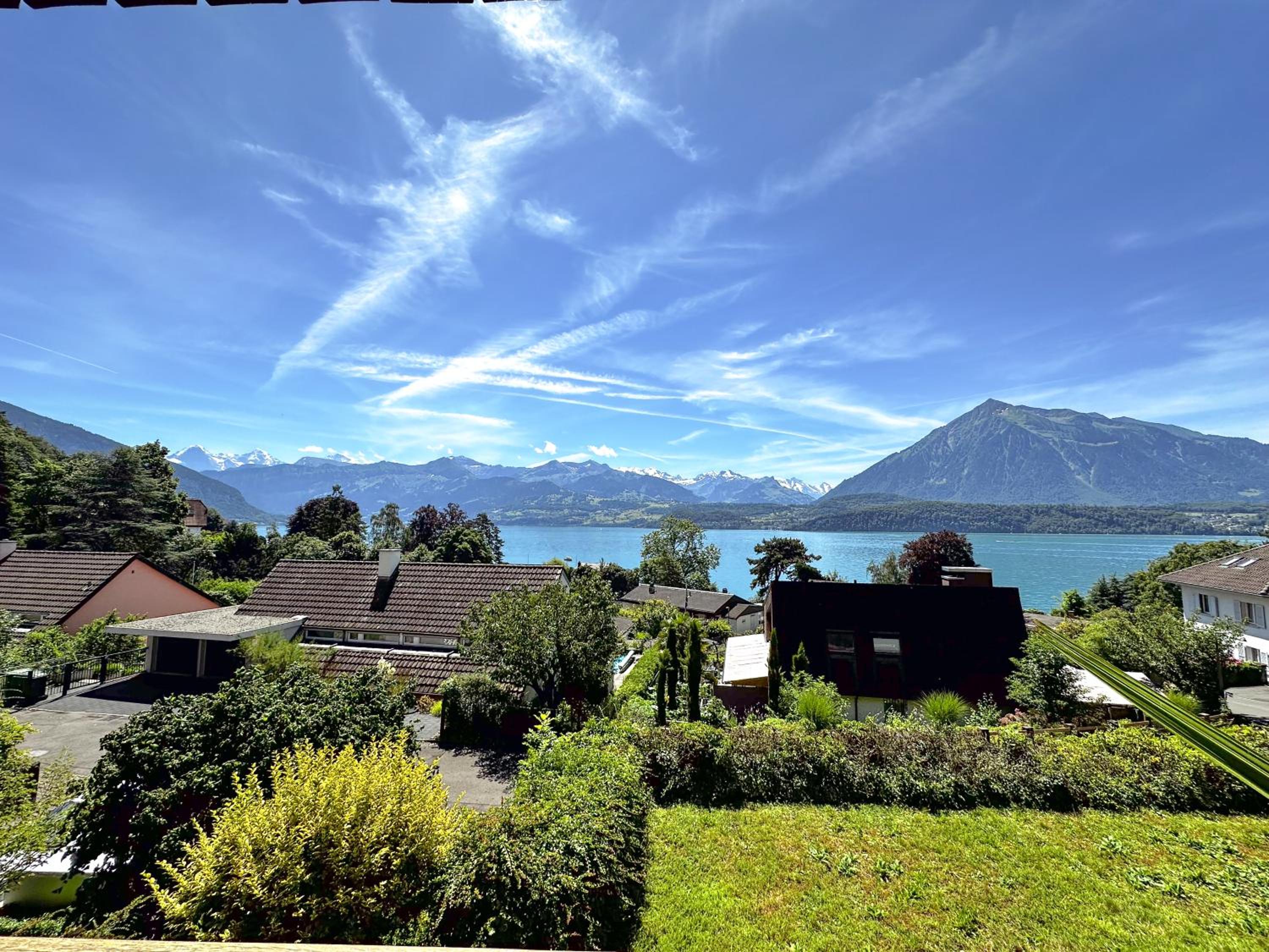 The Bluemlisalp, a private holiday flat with the lake of Thun view