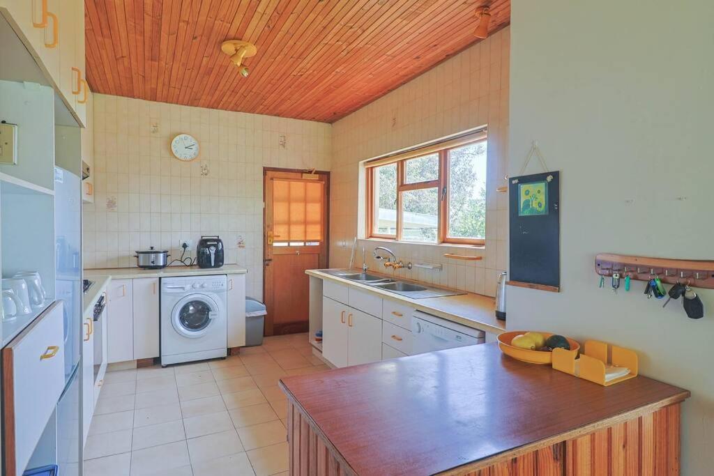 3 Bedroom home in Voelklip view 3