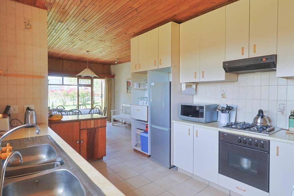 3 Bedroom home in Voelklip view 2