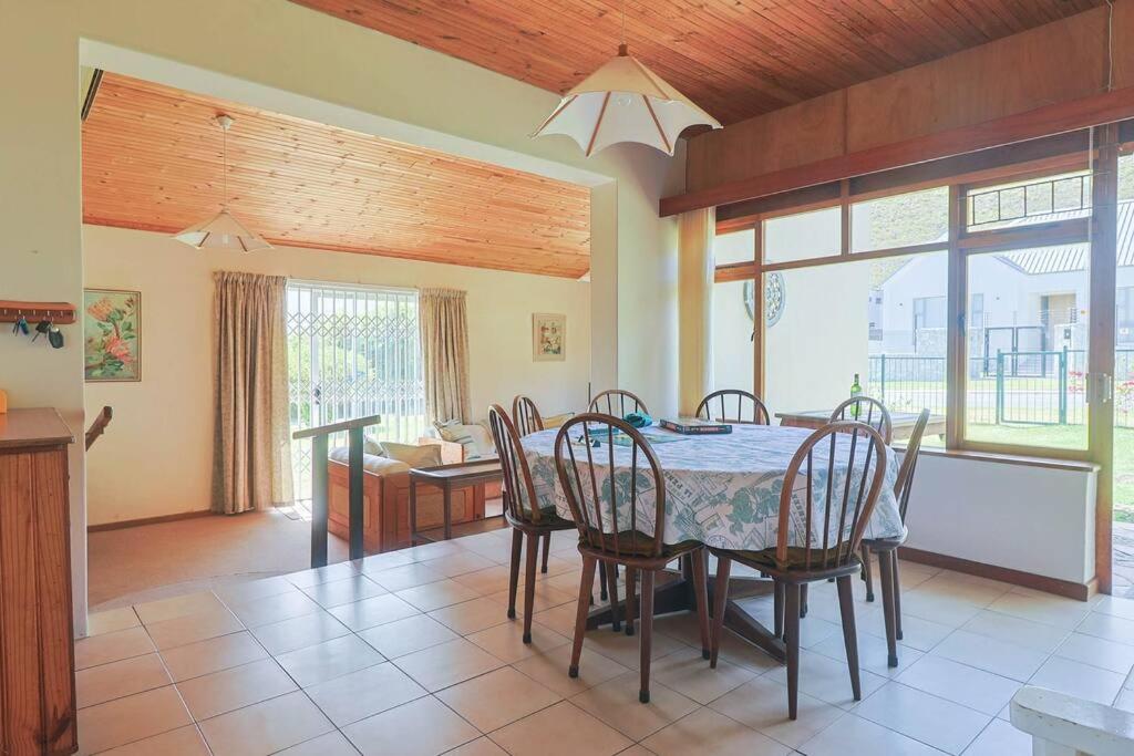 3 Bedroom home in Voelklip view 5