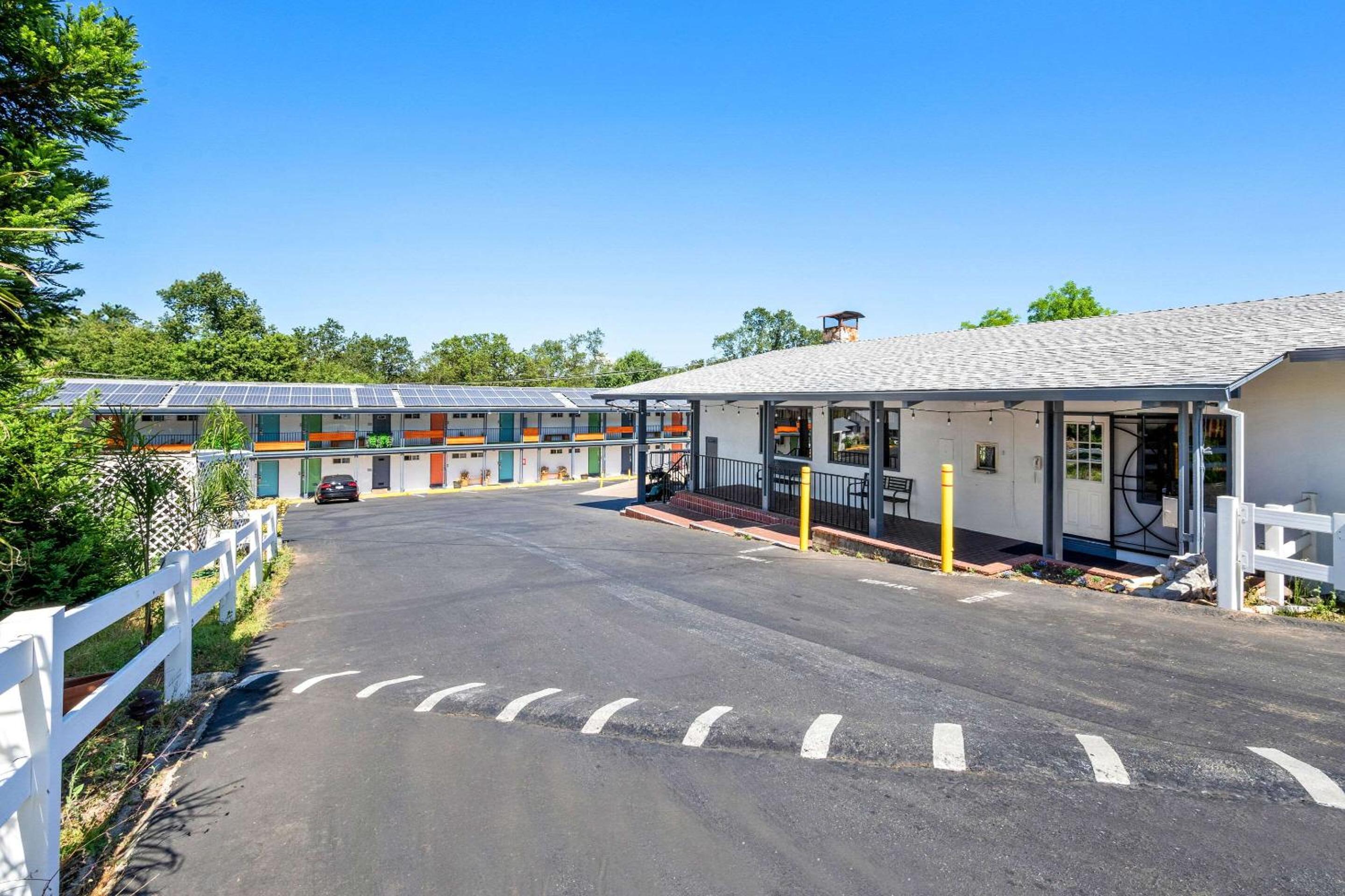 Quality Inn & Suites Jackson view 3