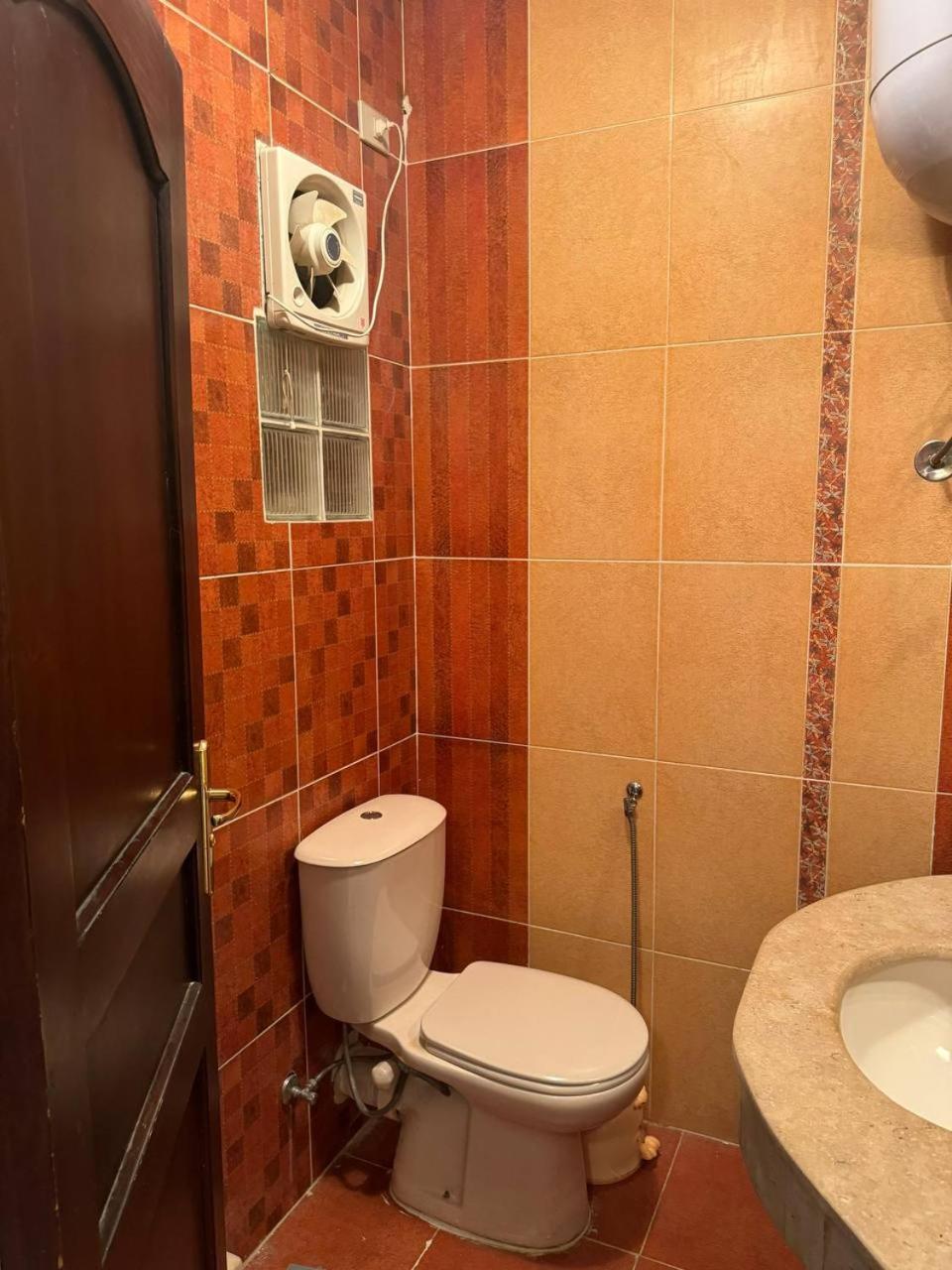 3BRS Charming Chalet 4-Min to Beach view 2