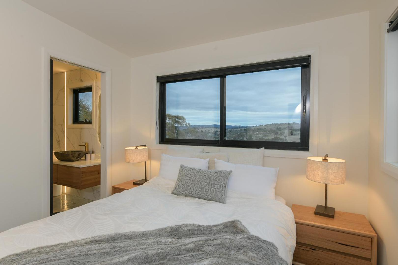 Snowbell - Mountain View, 4BR Modern Detached Home