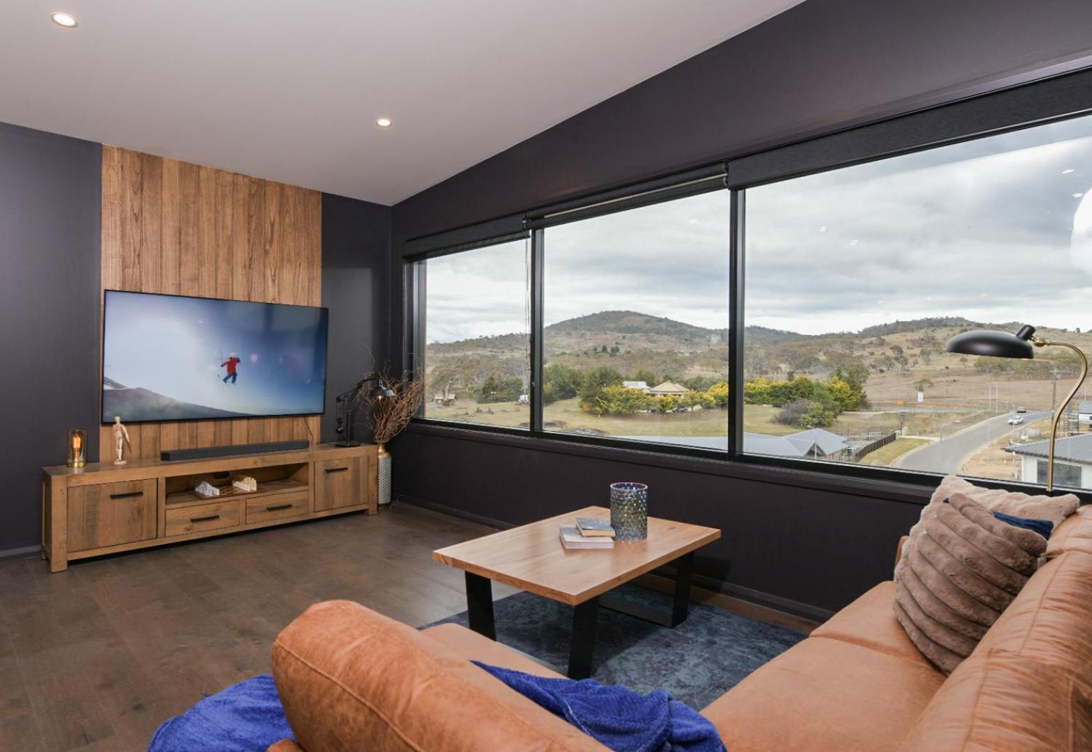 Snowbell - Mountain View, 4BR Modern Detached Home