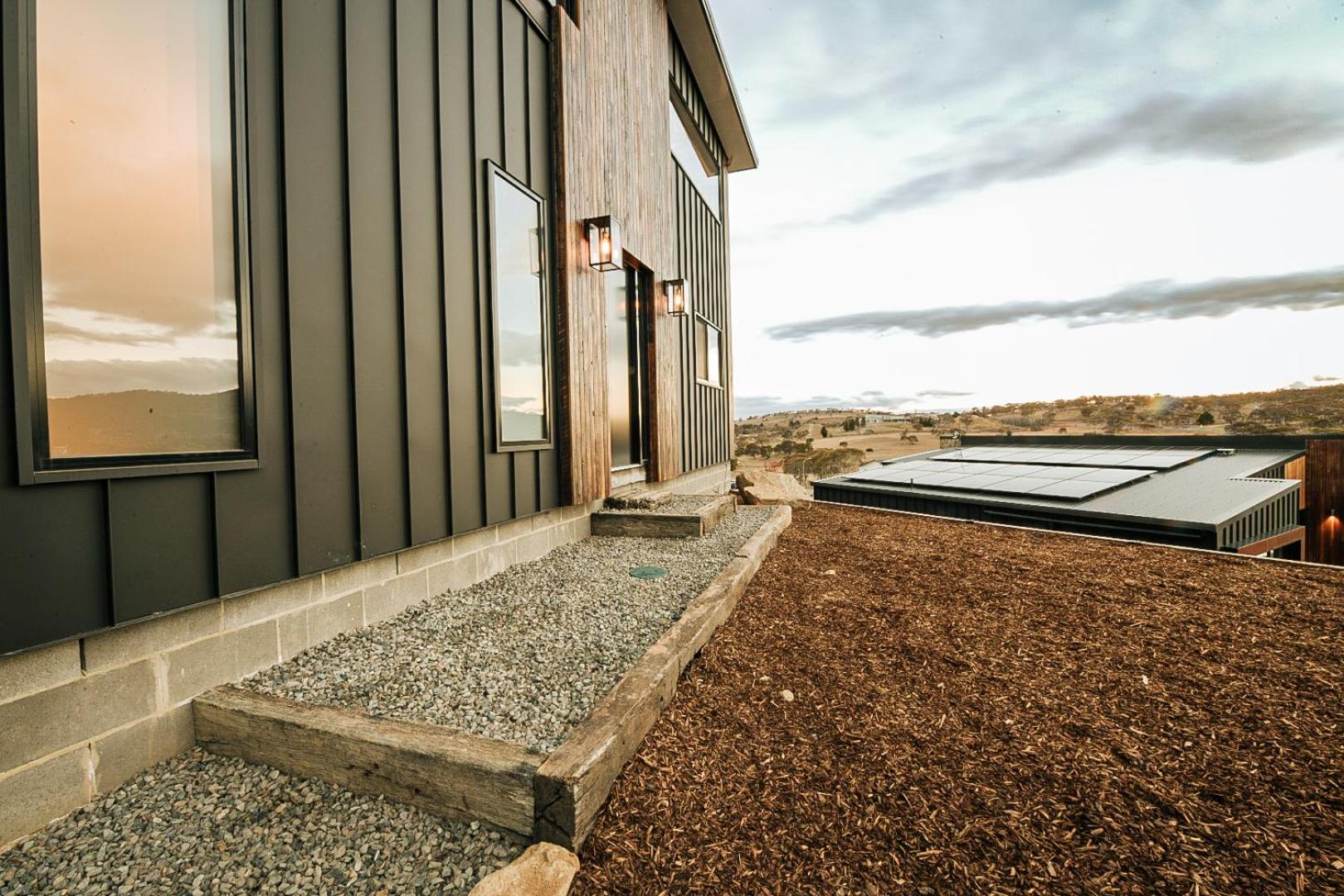 Snowbell - Mountain View, 4BR Modern Detached Home