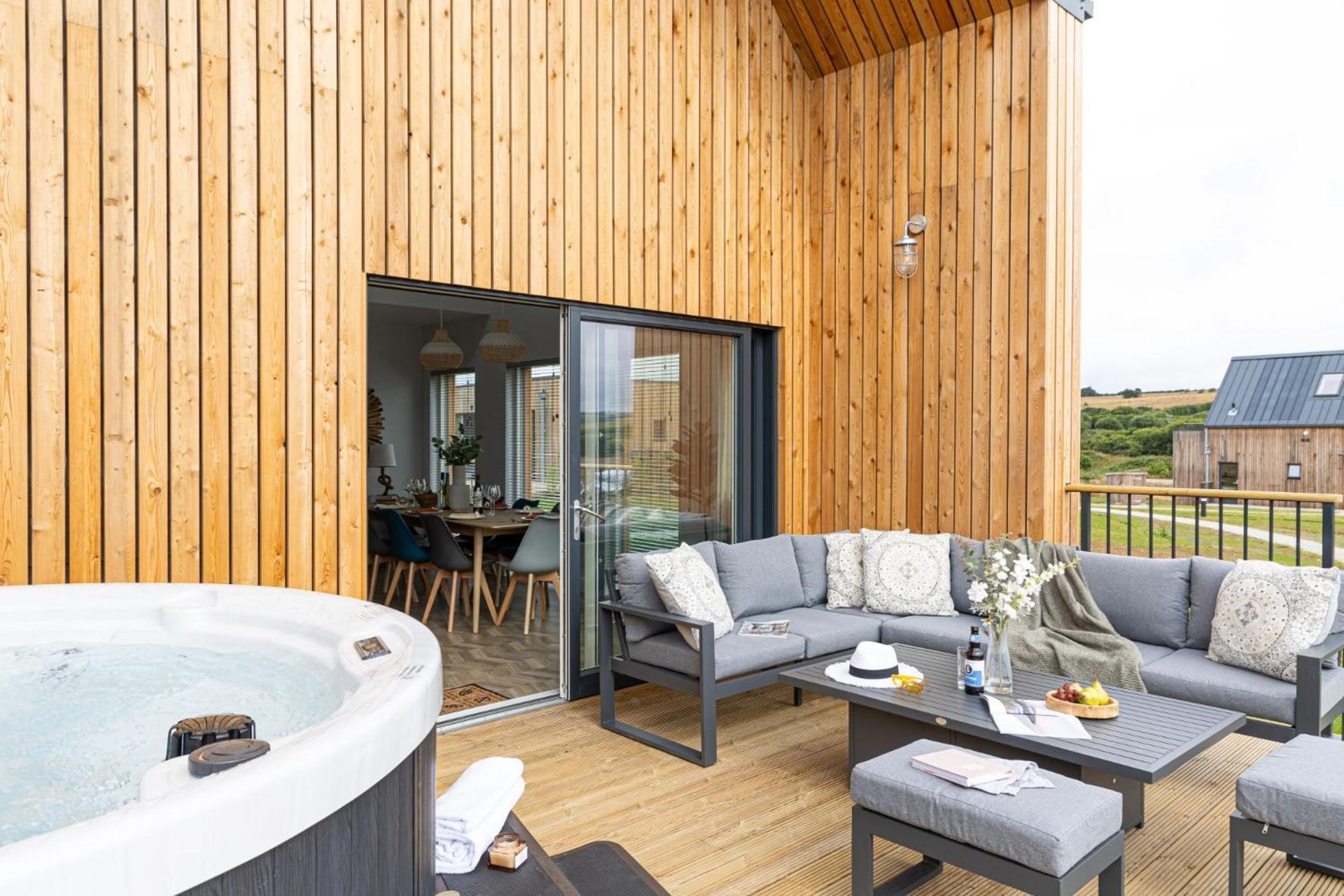 5 The Vista- Hot Tub - Pet Friendly - Pool view 4