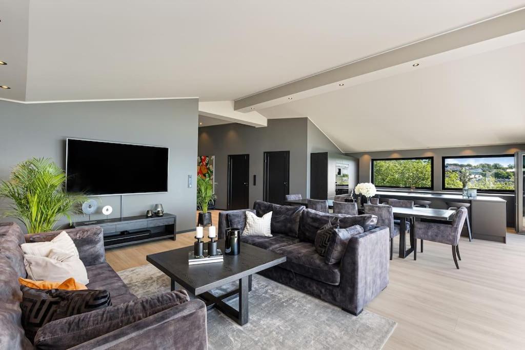 Villa with seaview view 5