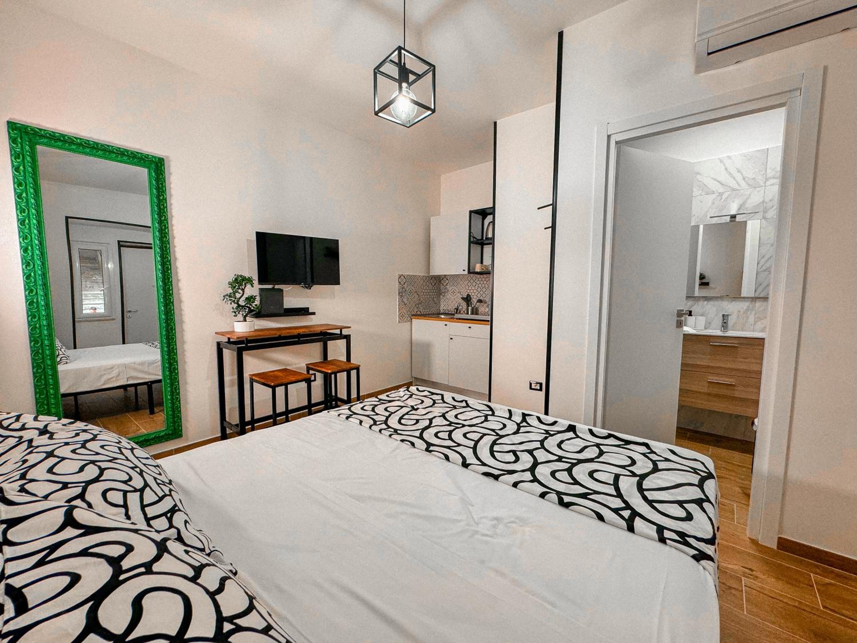 The Quarters Naples Apartments
