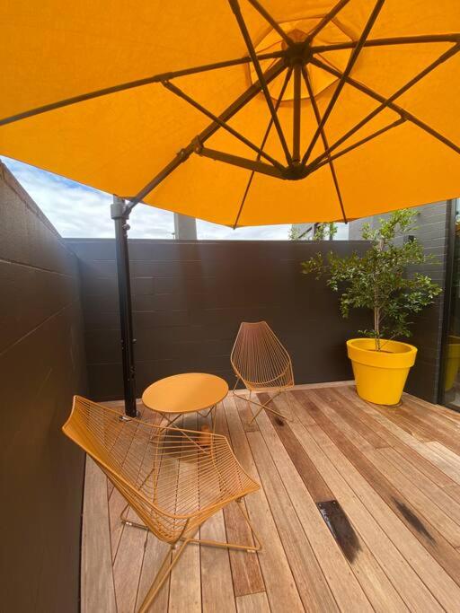 Yellow Pots Apartment A, Luxurious Outdoor Bath view 2
