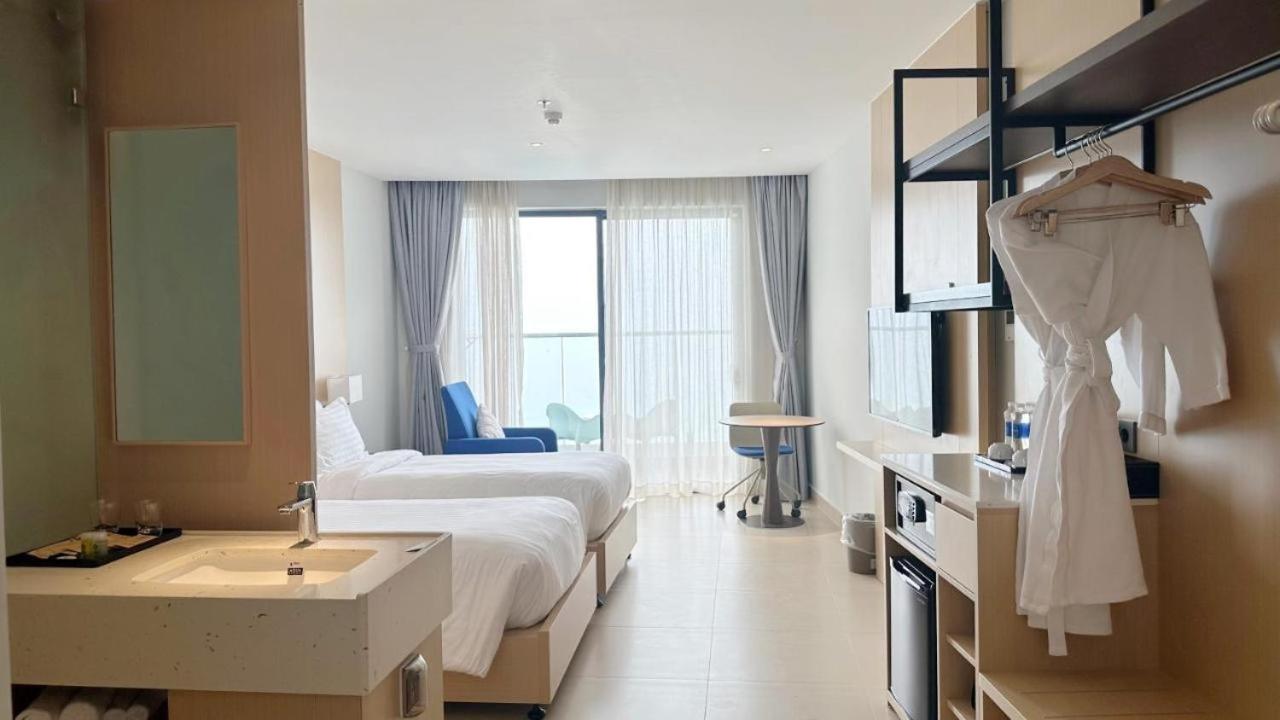 Beachview Resort Arena Cam Ranh view 4
