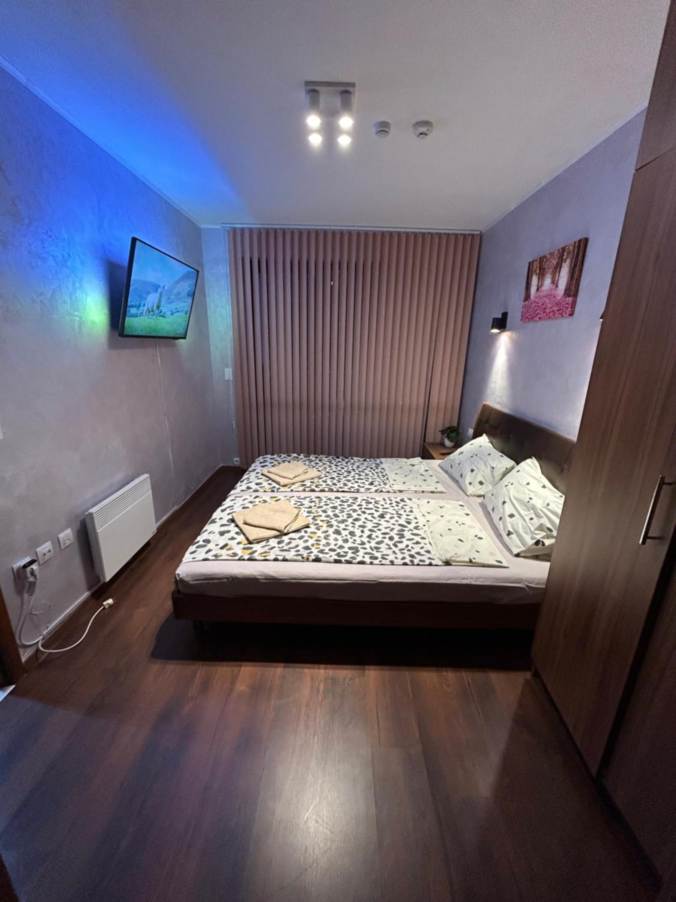 2-bedroom, 2-bathroom with fireplace and garden at Winslow Infinity