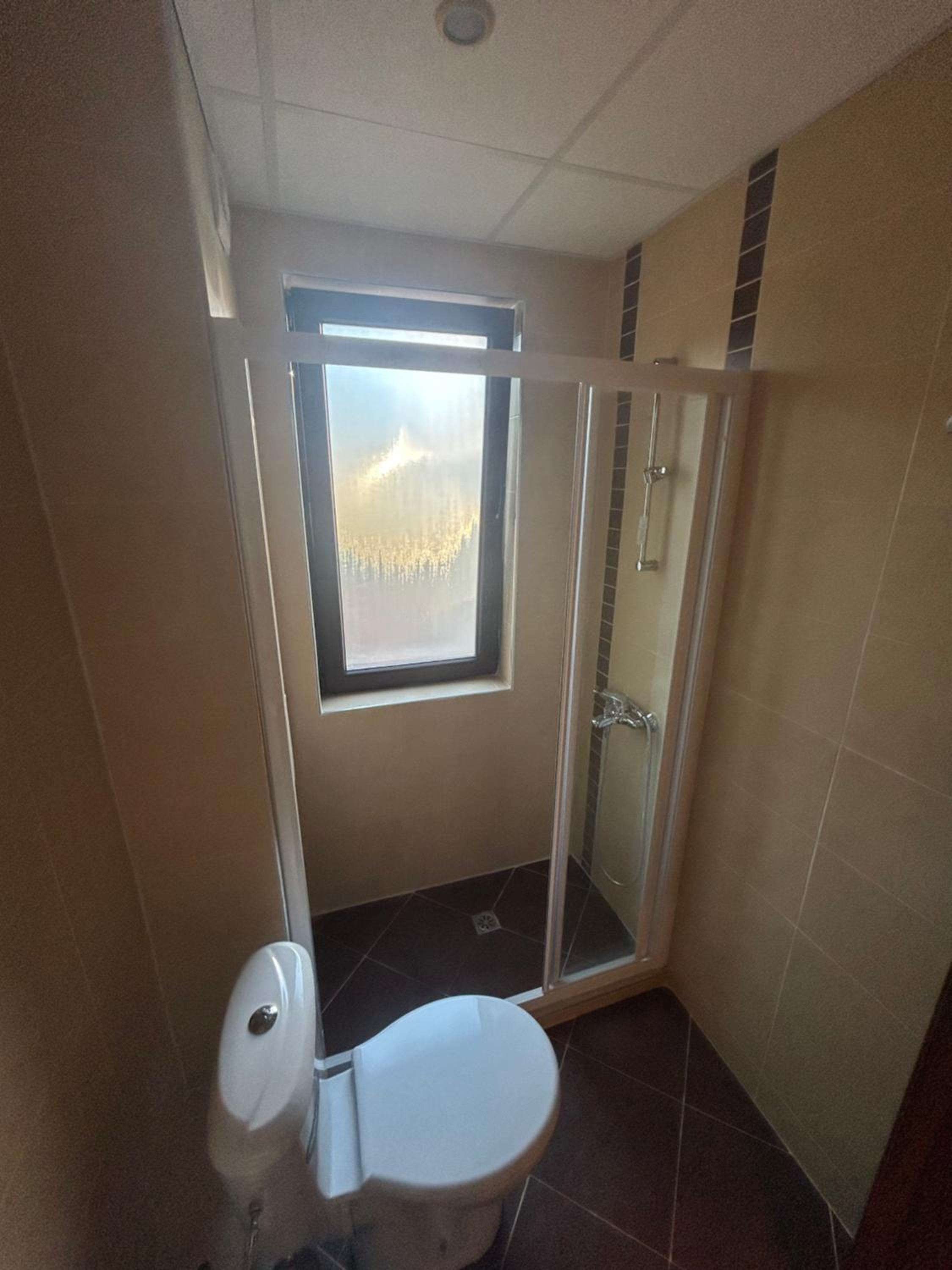 2-bedroom, 2-bathroom with fireplace and garden at Winslow Infinity