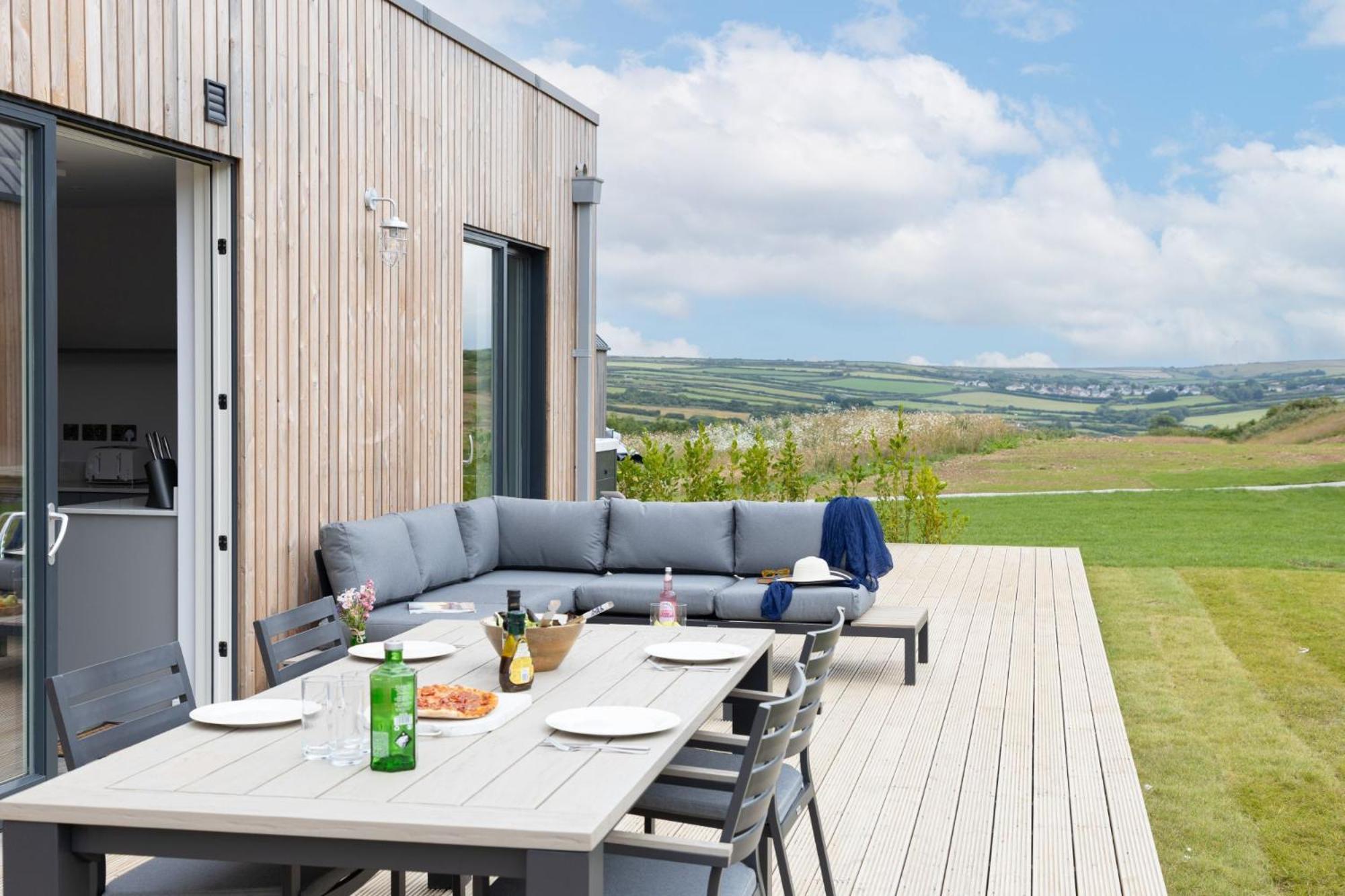 6 The Vista- Hot Tub - Pet Friendly view 3