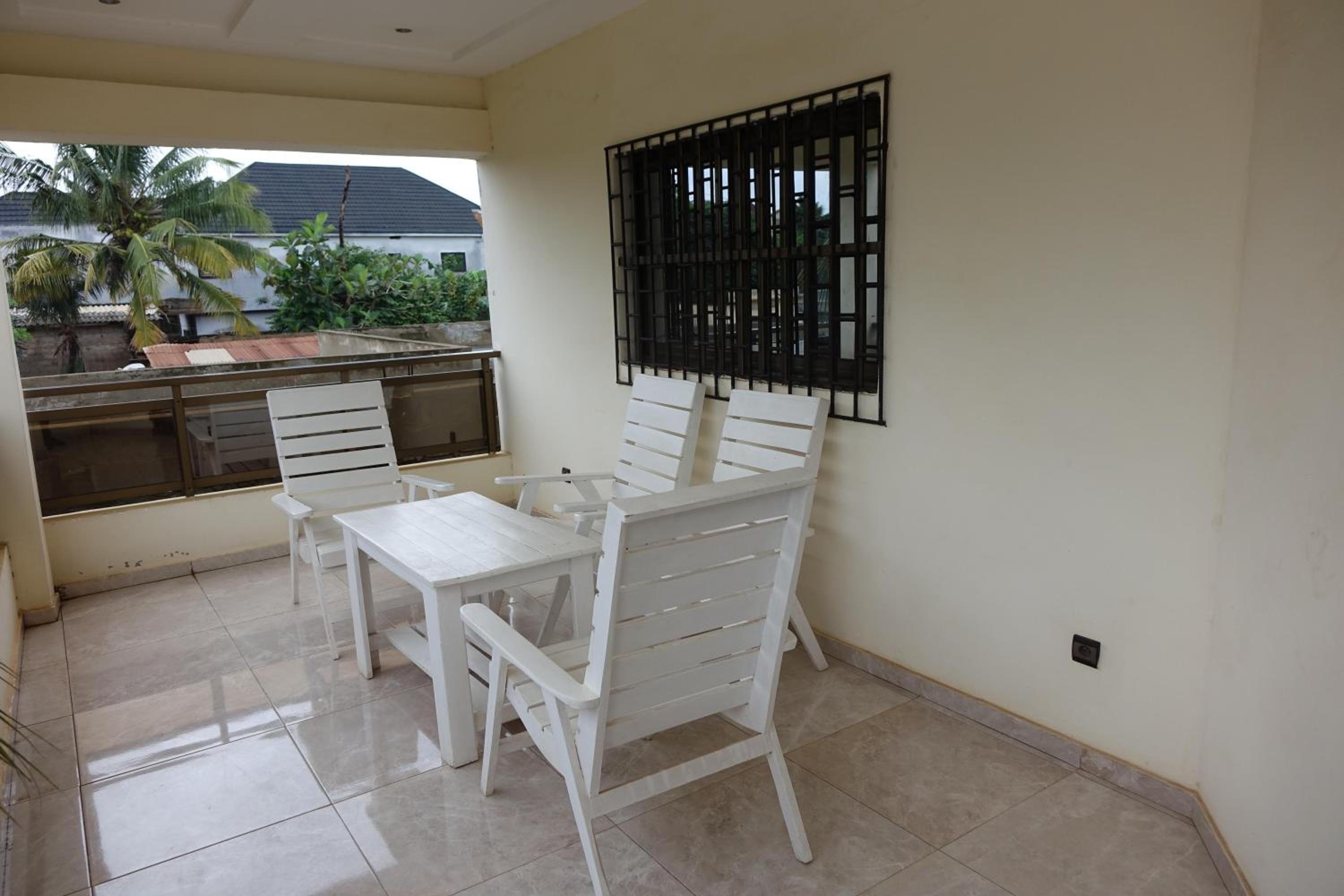 Apartment Sleeps 6 with Free Parking view 4