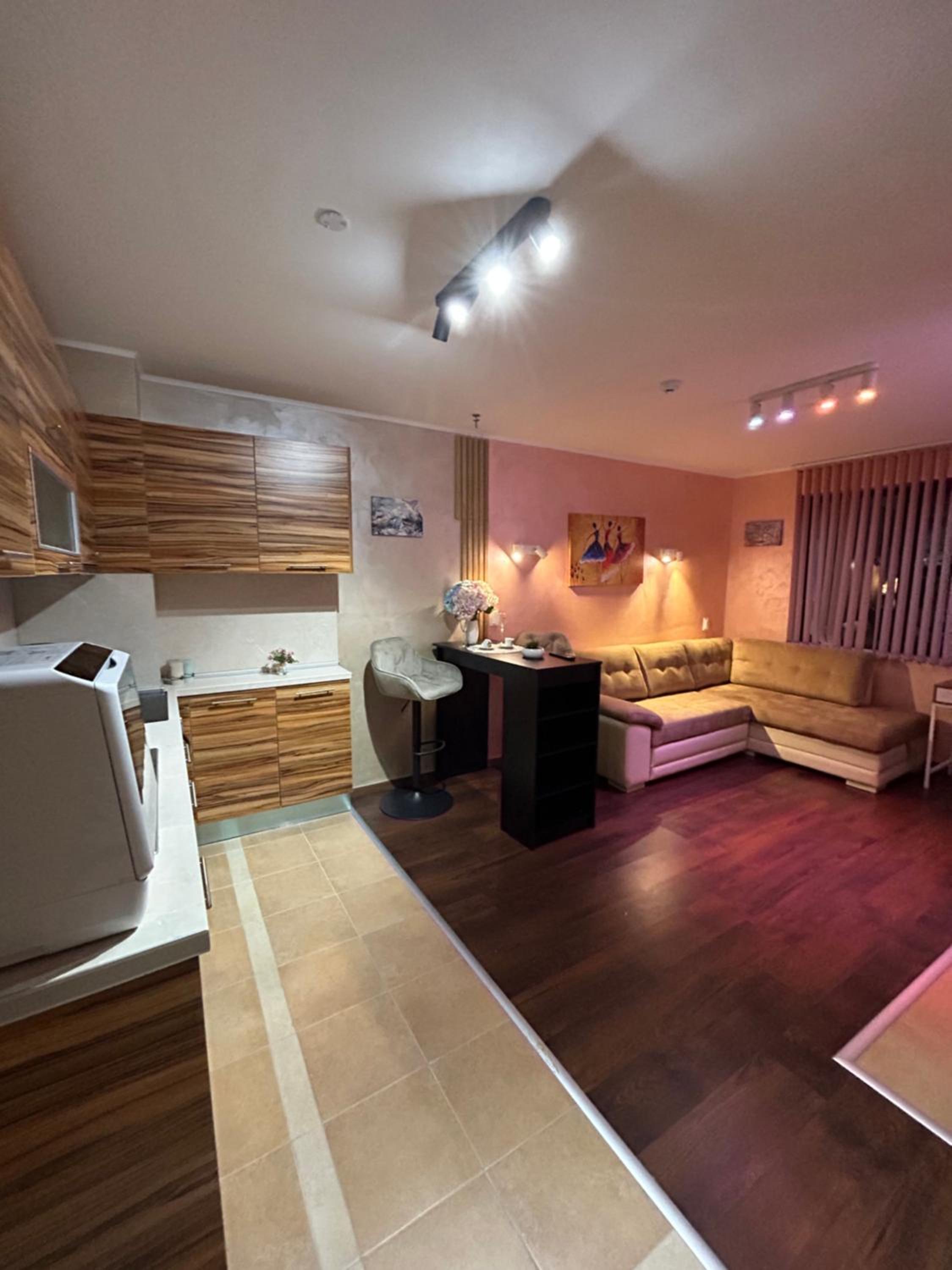 2-bedroom, 2-bathroom with fireplace and garden at Winslow Infinity