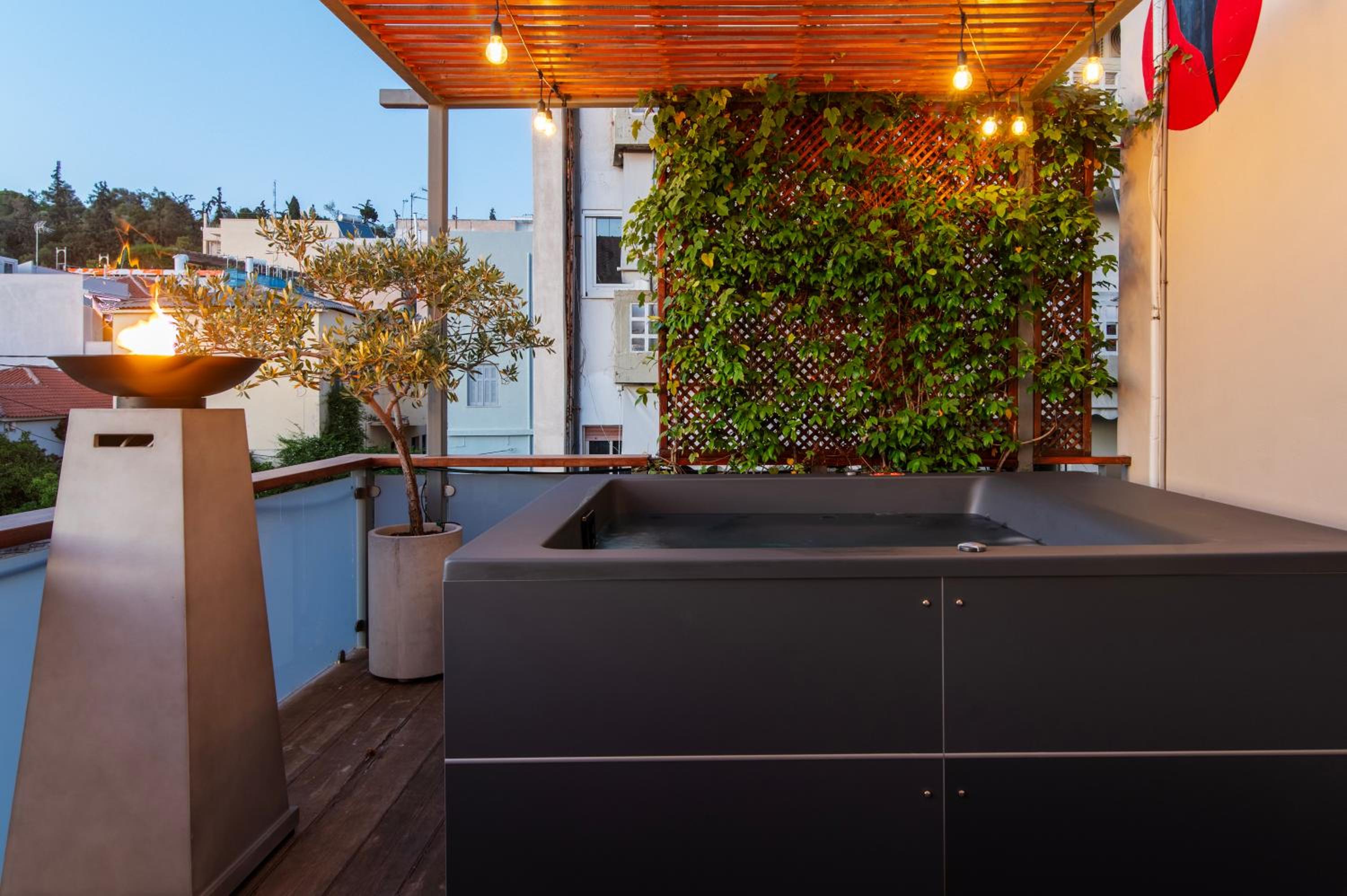 Majestic Villa overlooking Acropolis with Hot Tub