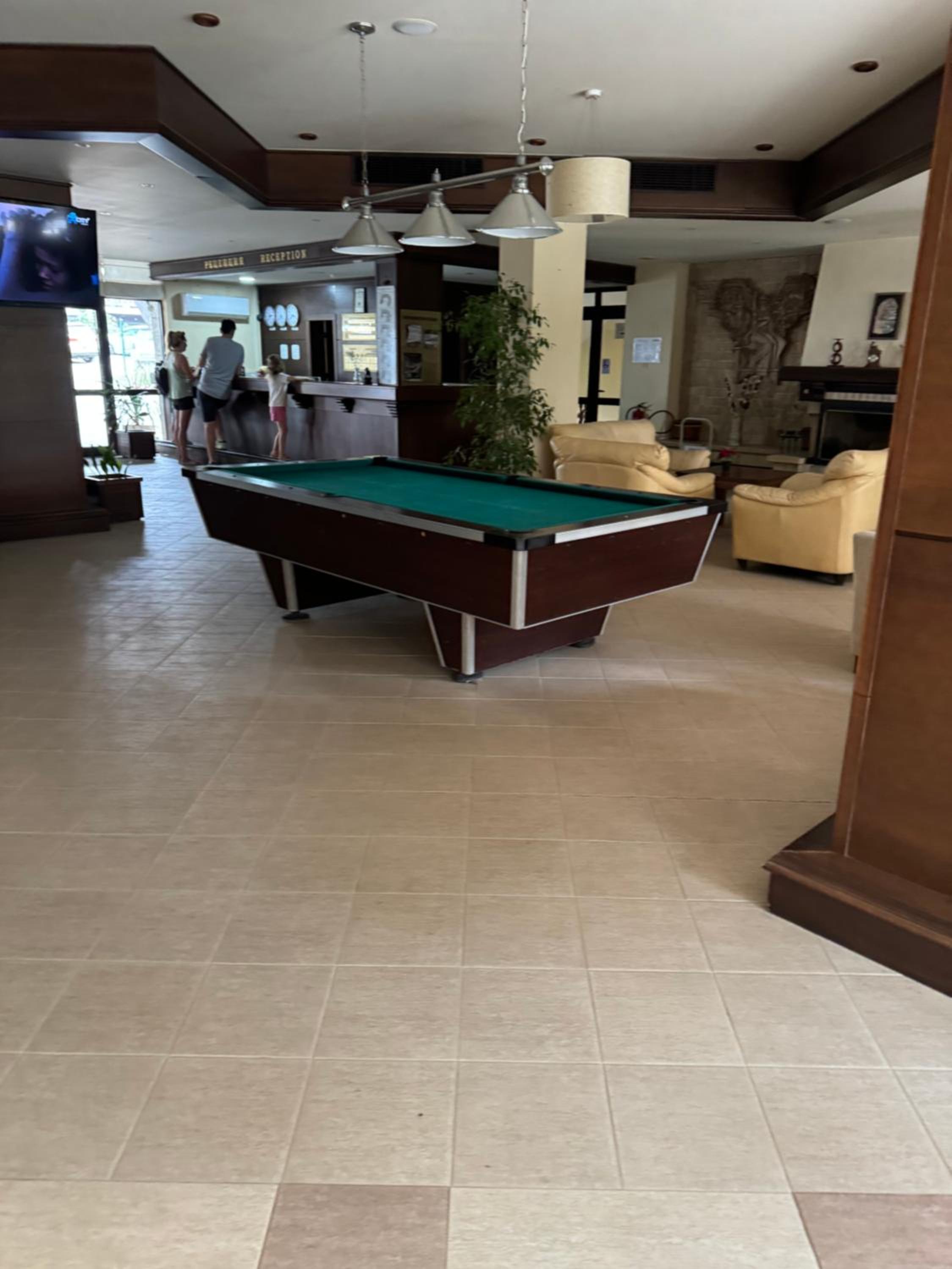 2-bedroom, 2-bathroom with fireplace and garden at Winslow Infinity