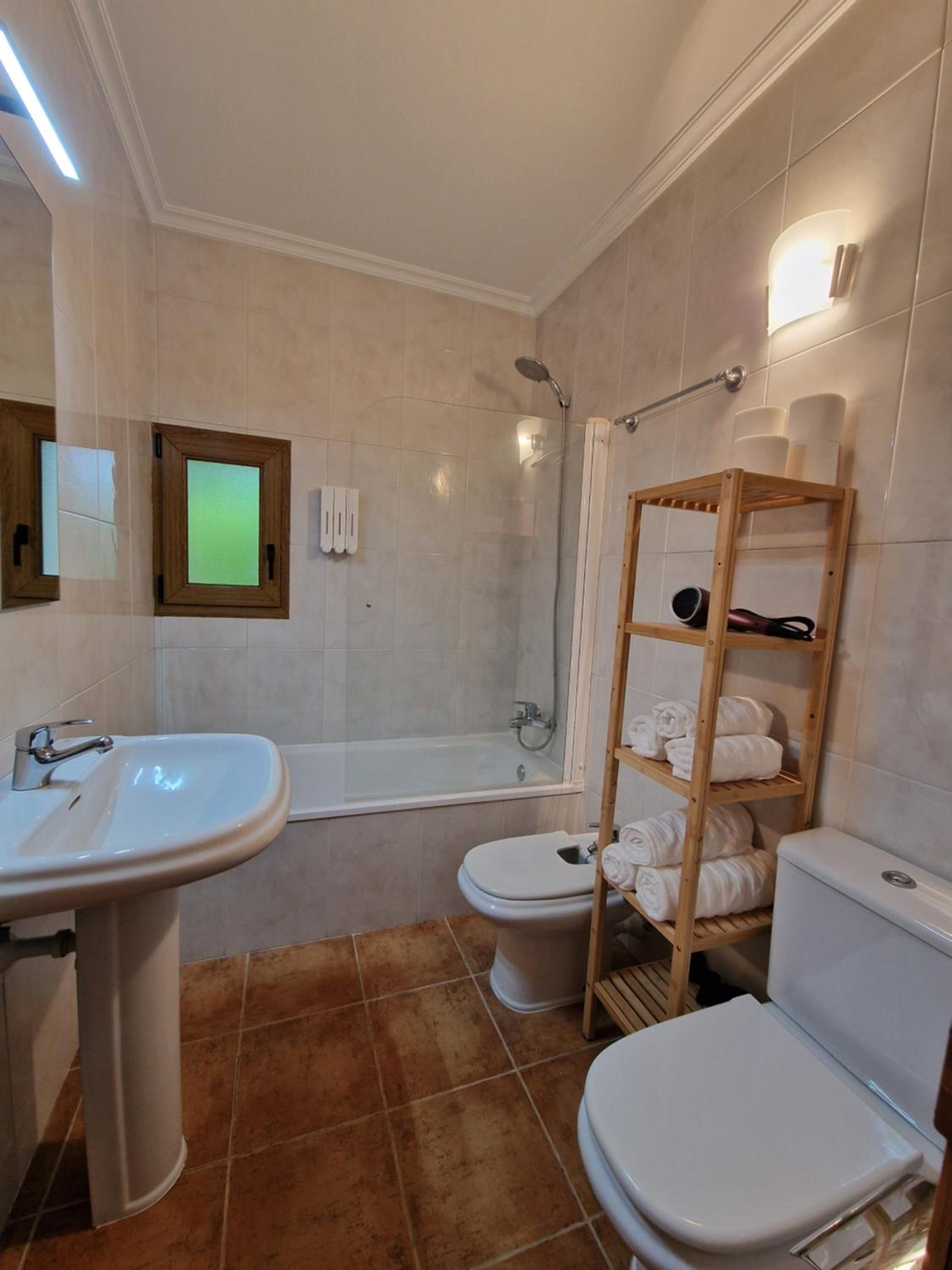 Apartamento familiar con jardín y parking privado