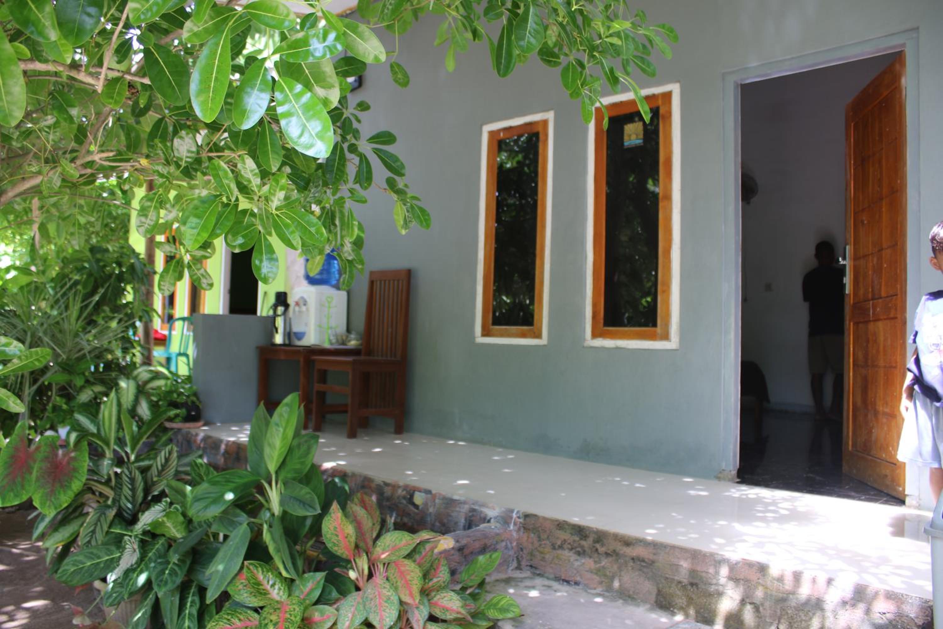 Balo Surf House