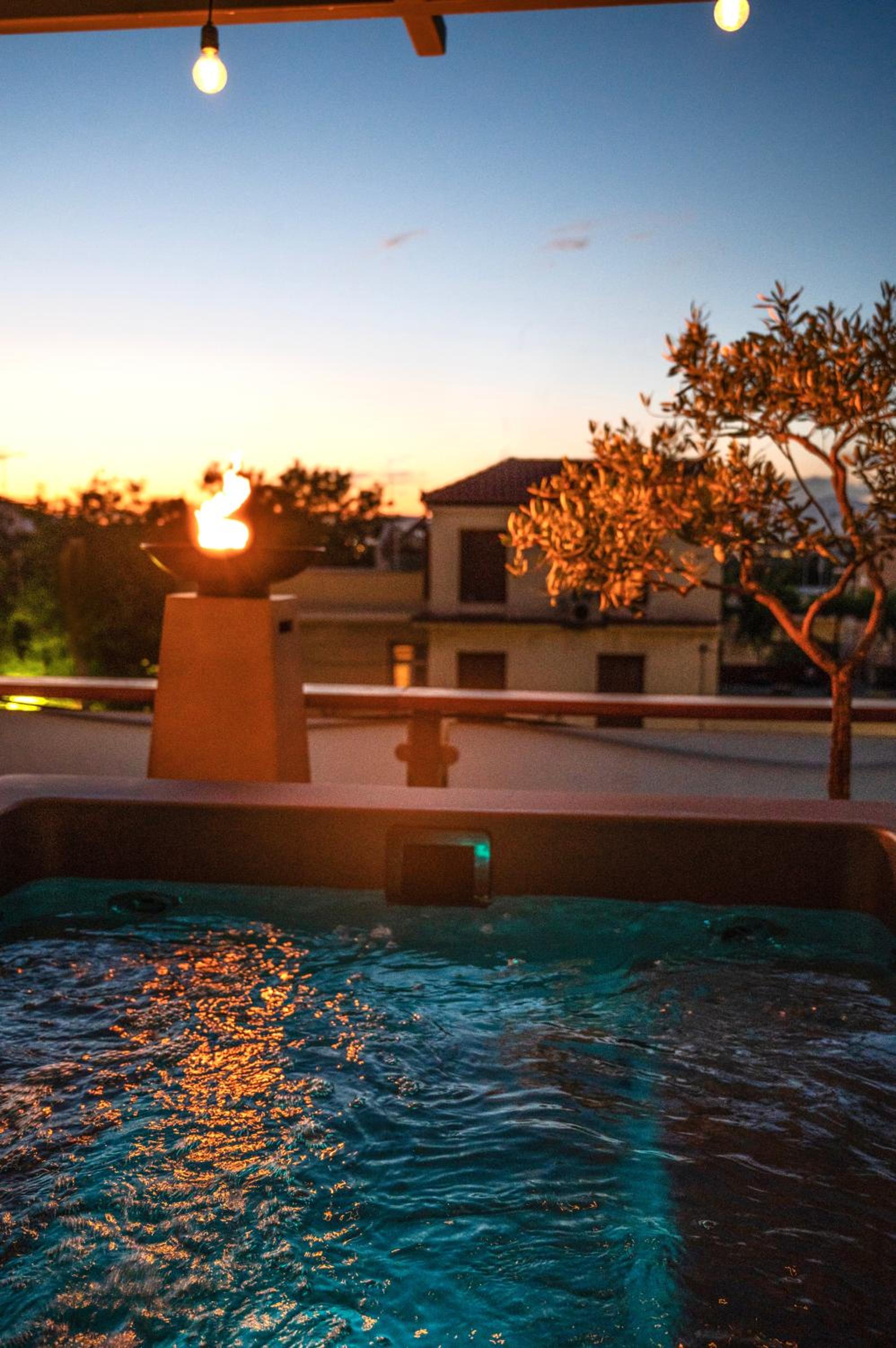 Majestic Villa overlooking Acropolis with Hot Tub