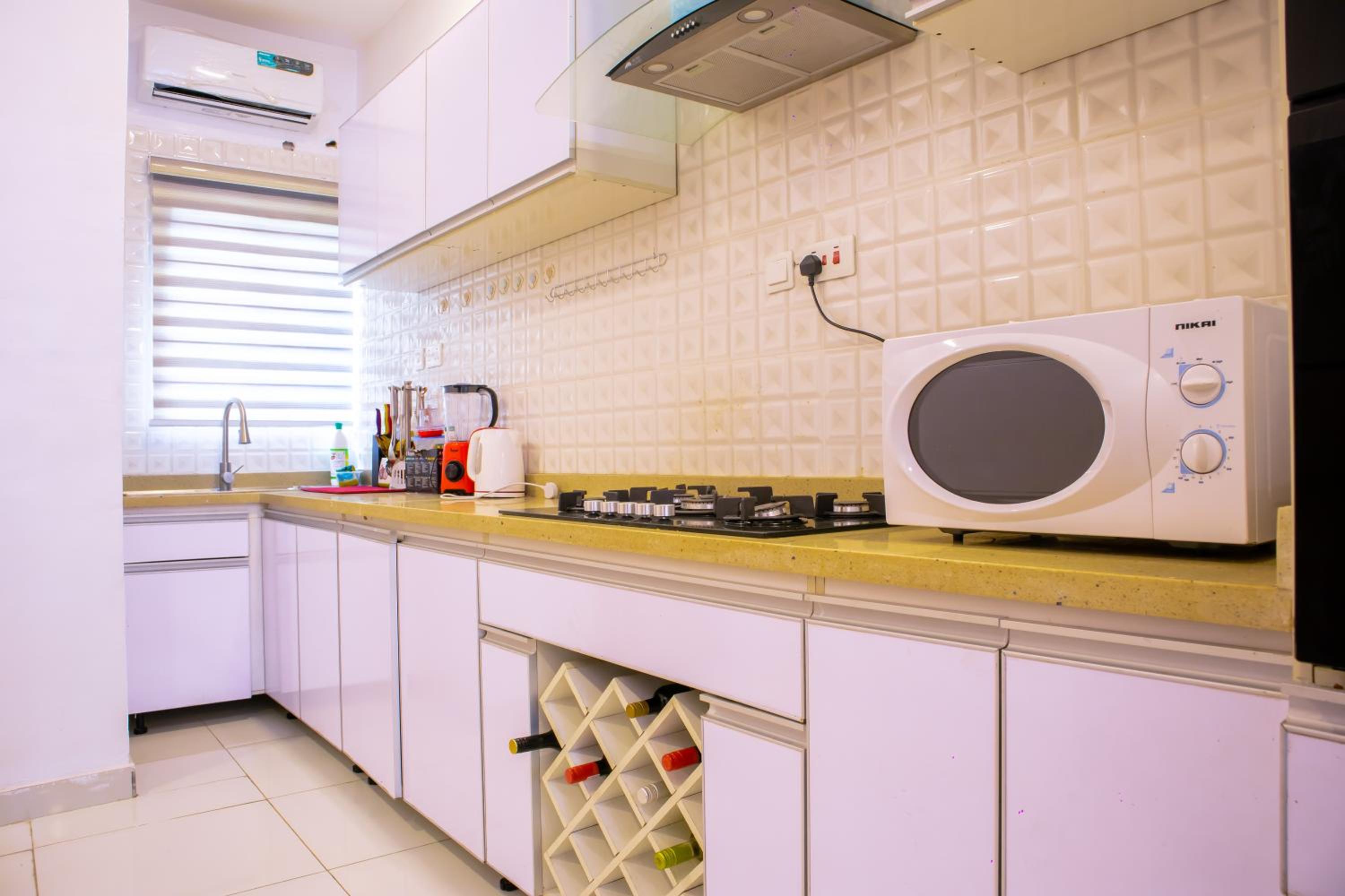 Ajah - Duplex - Sleeps 4 - Pool - Parking view 4