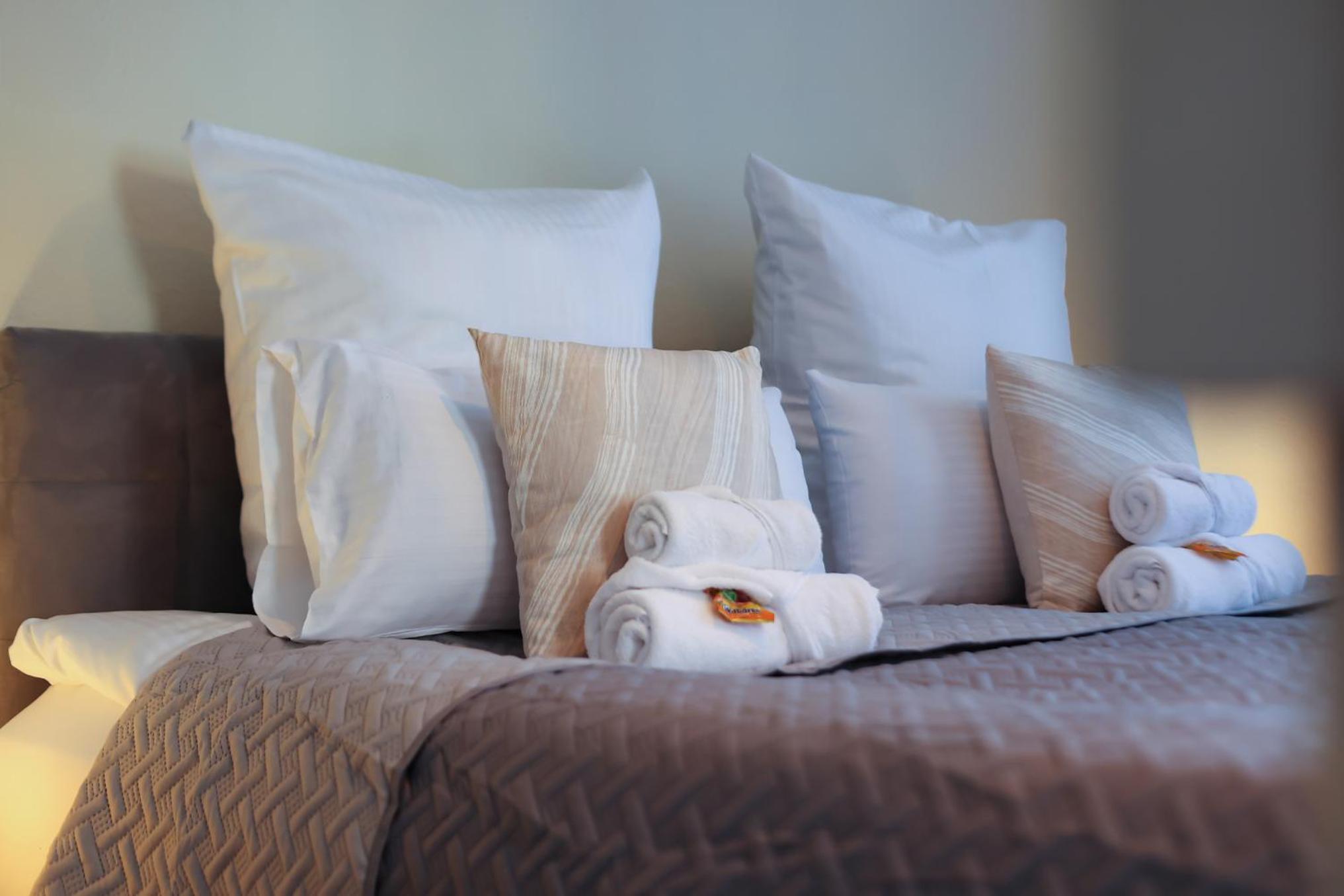 cruwzo I Exclusive Apartments in Central location with Parking