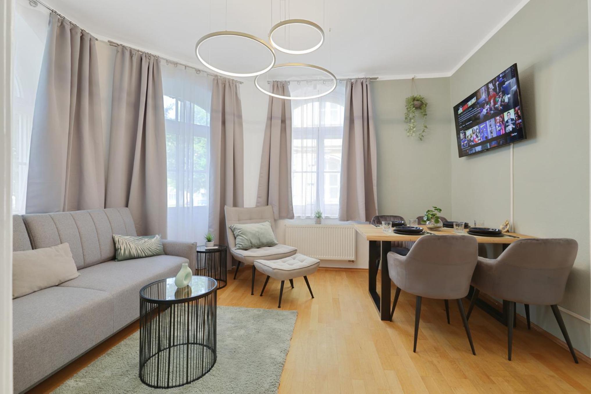 cruwzo I Exclusive Apartments in Central location with Parking
