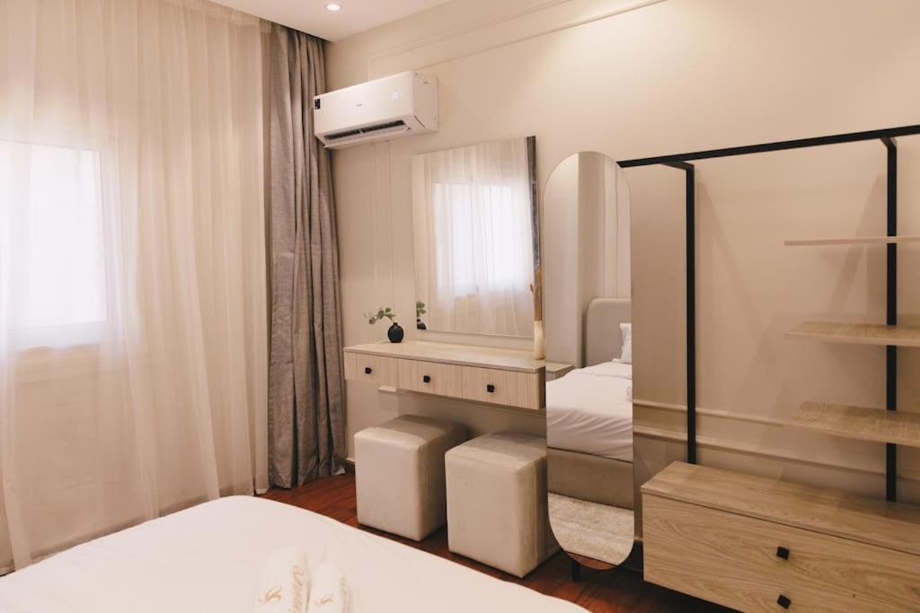 Signature Stays Luxurious Modern Apt