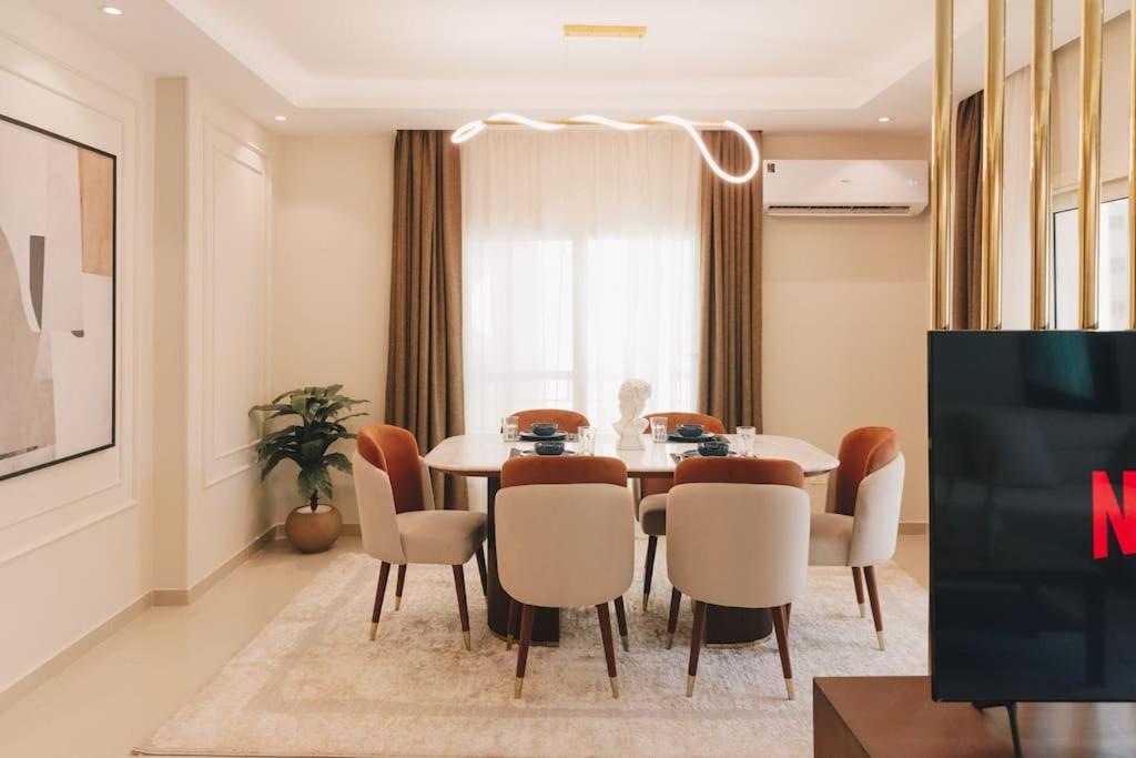 Signature Stays Luxurious Modern Apt