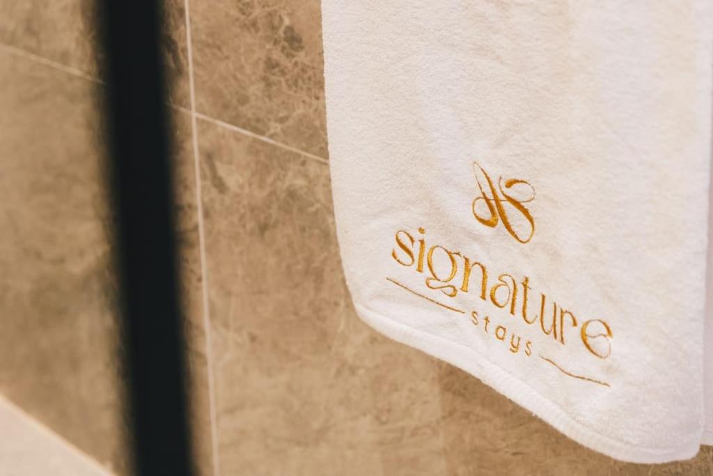 Signature Stays Luxurious Modern Apt
