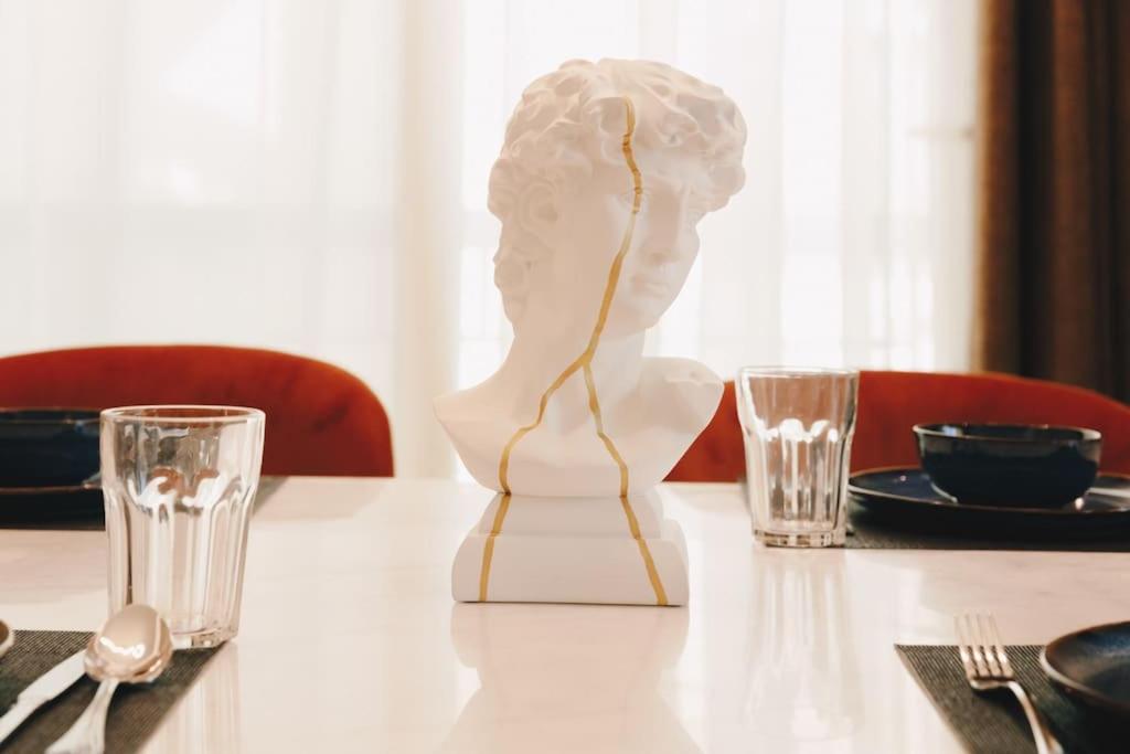 Signature Stays Luxurious Modern Apt